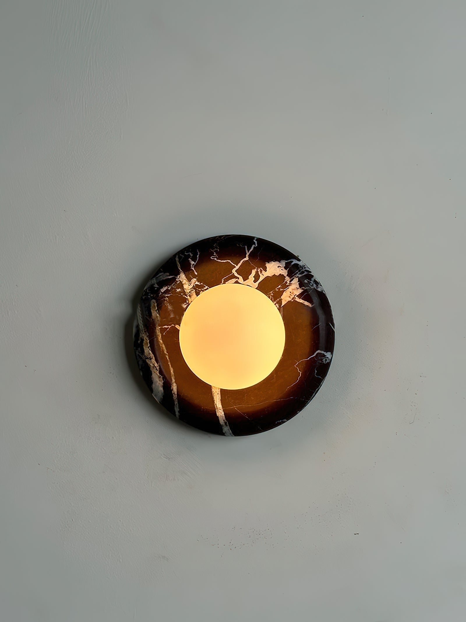 Uzorionis Wall Lamp