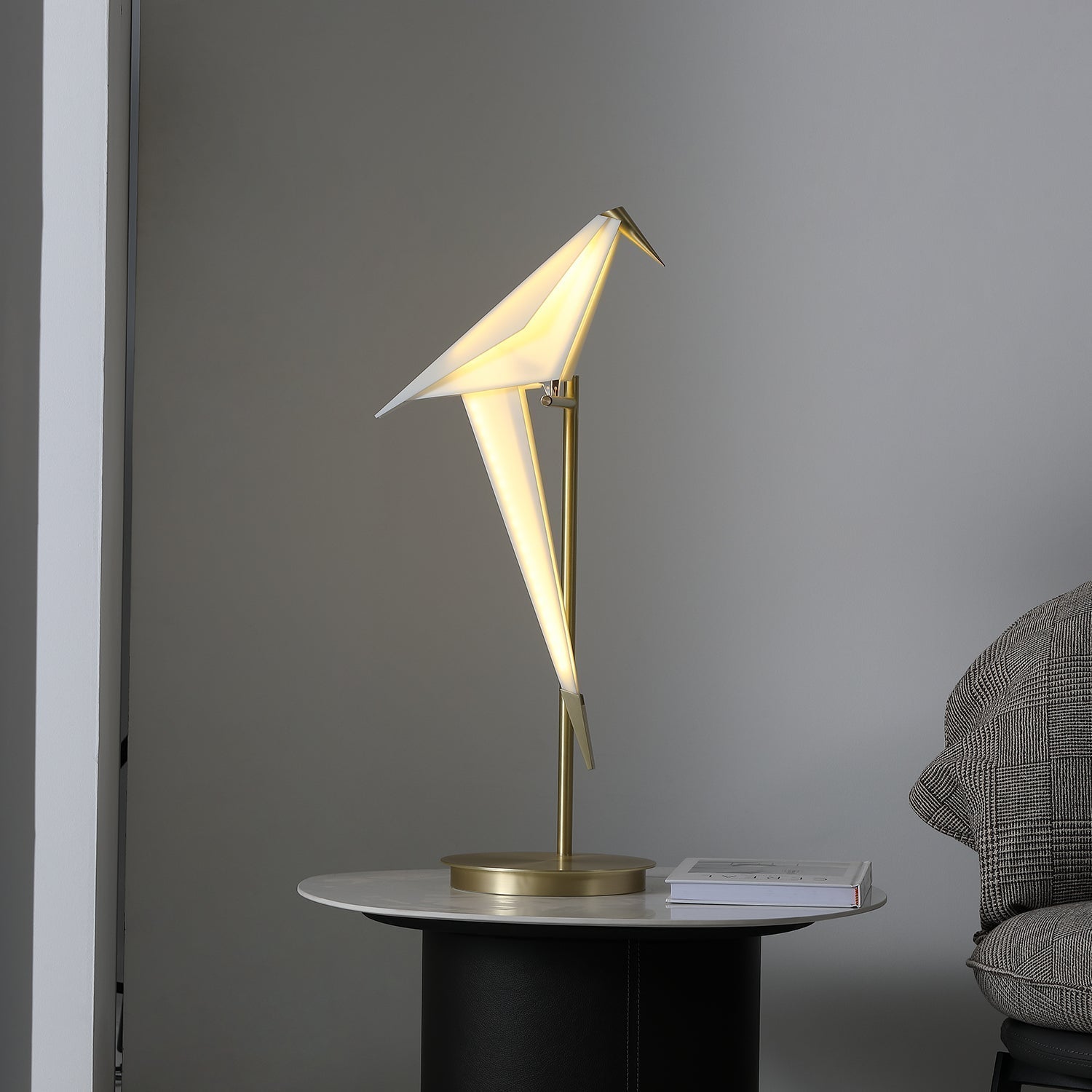 Kaelora Contemporary Table Lamp