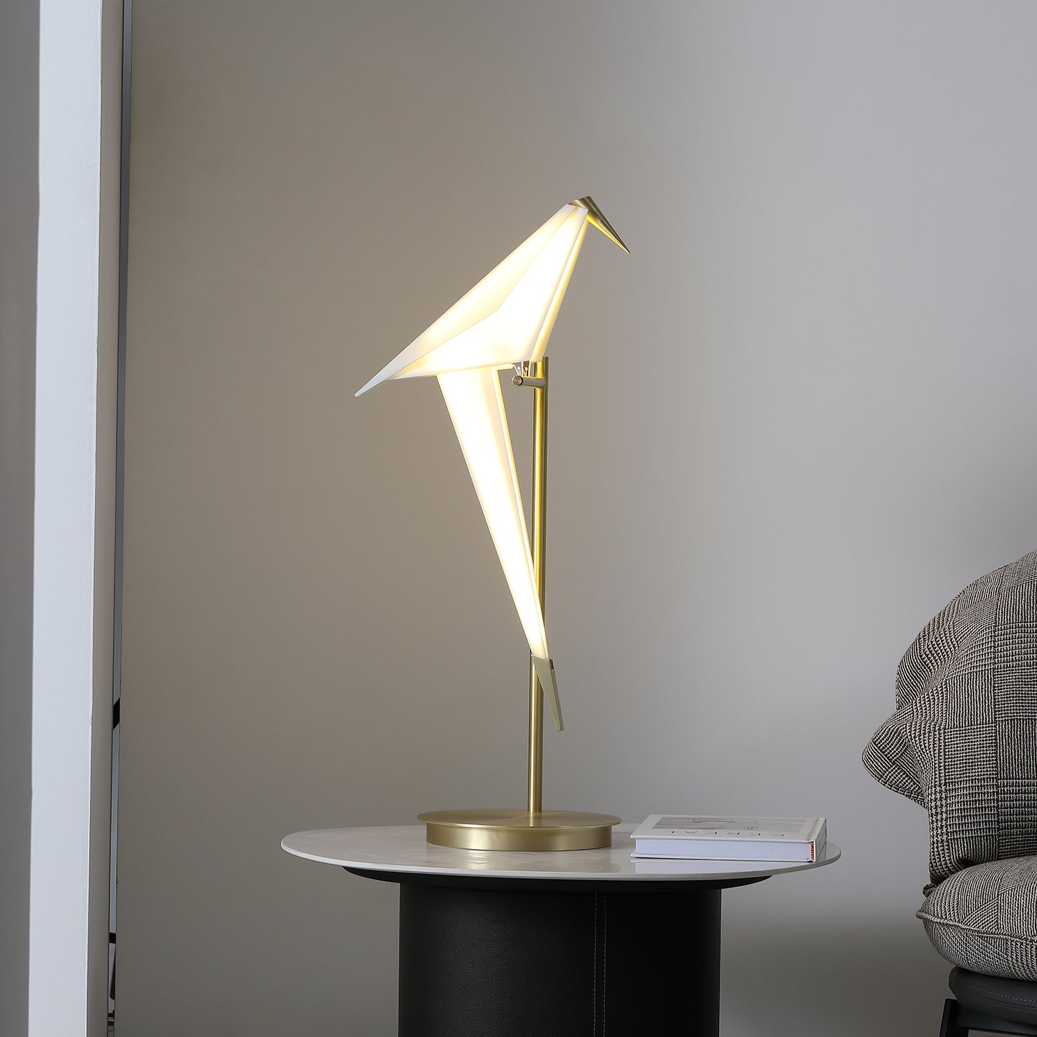 Kaelora Contemporary Table Lamp