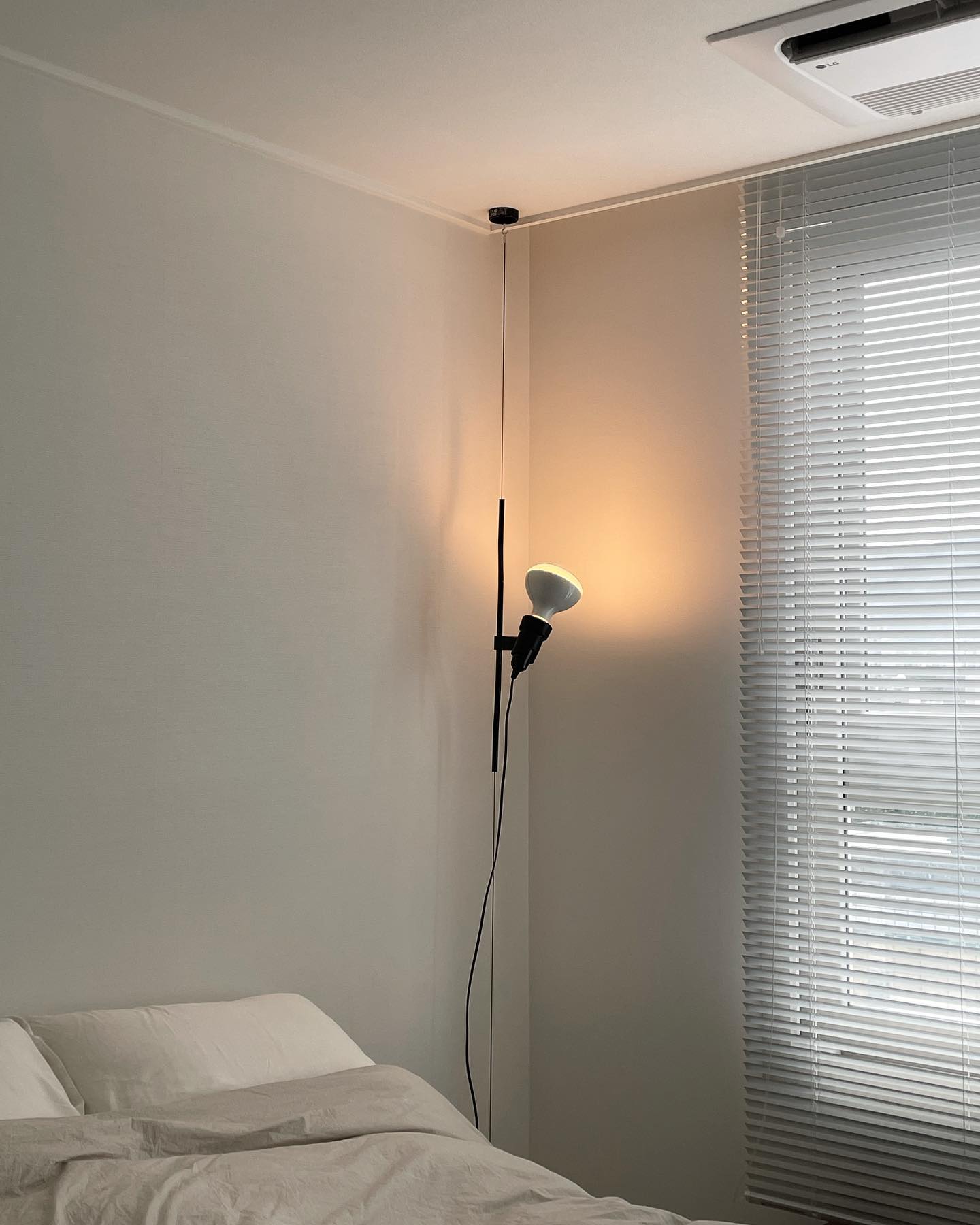 Ilthair Modern Minimalist Pendant Light