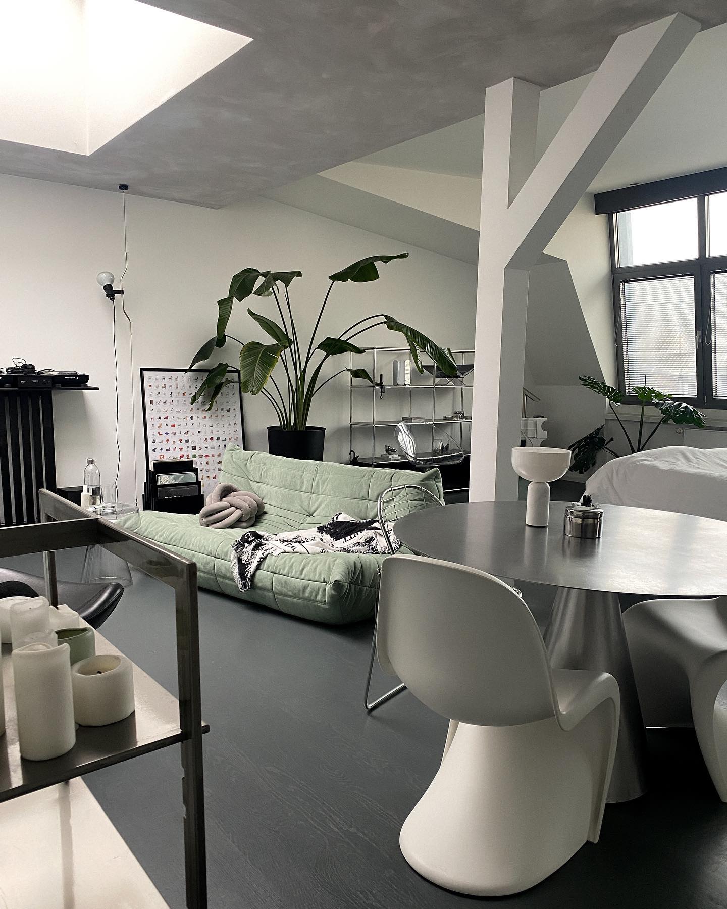 Ilthair Modern Minimalist Pendant Light
