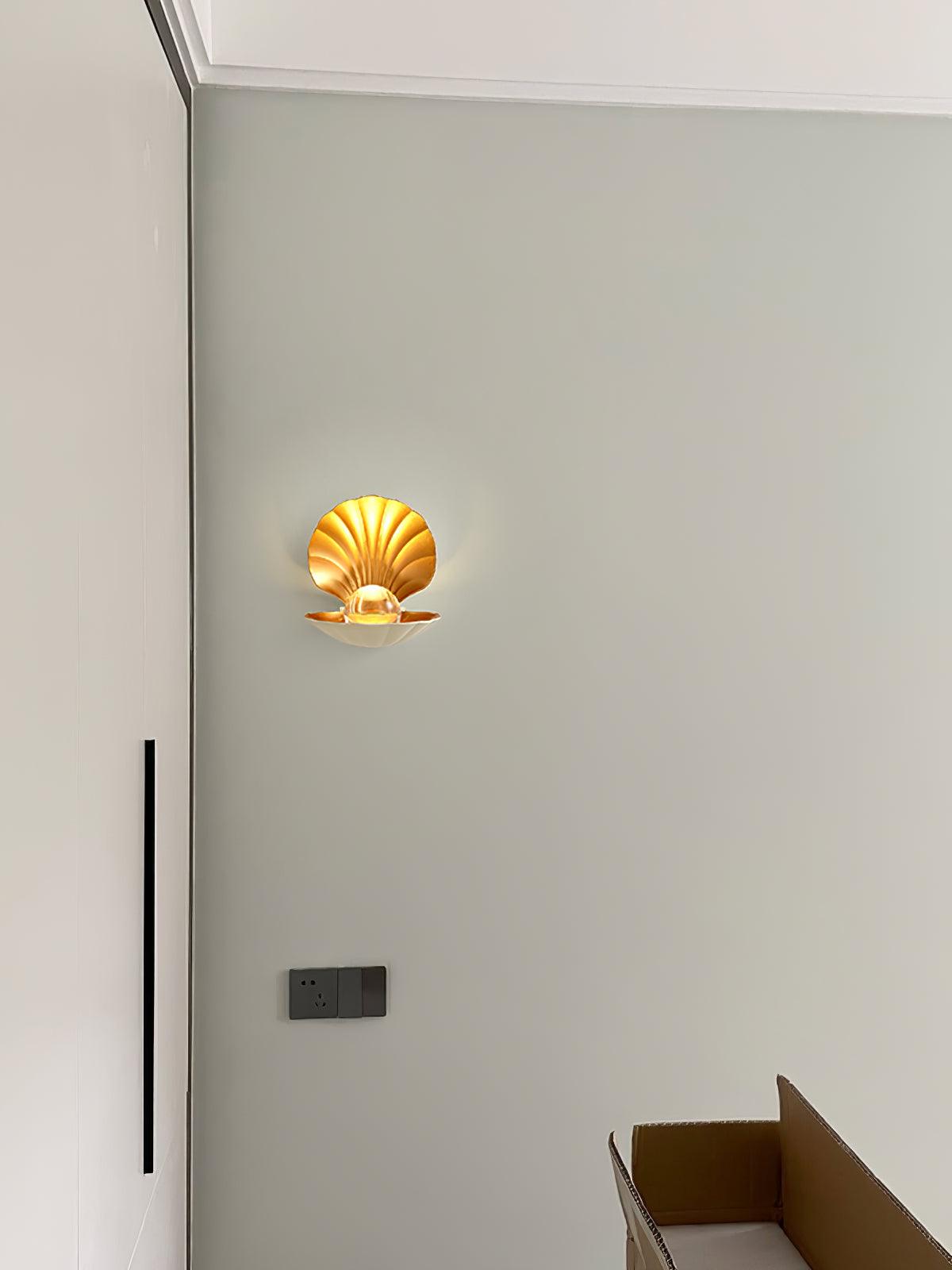 Lumieria Wall Lamp Pearl Clam