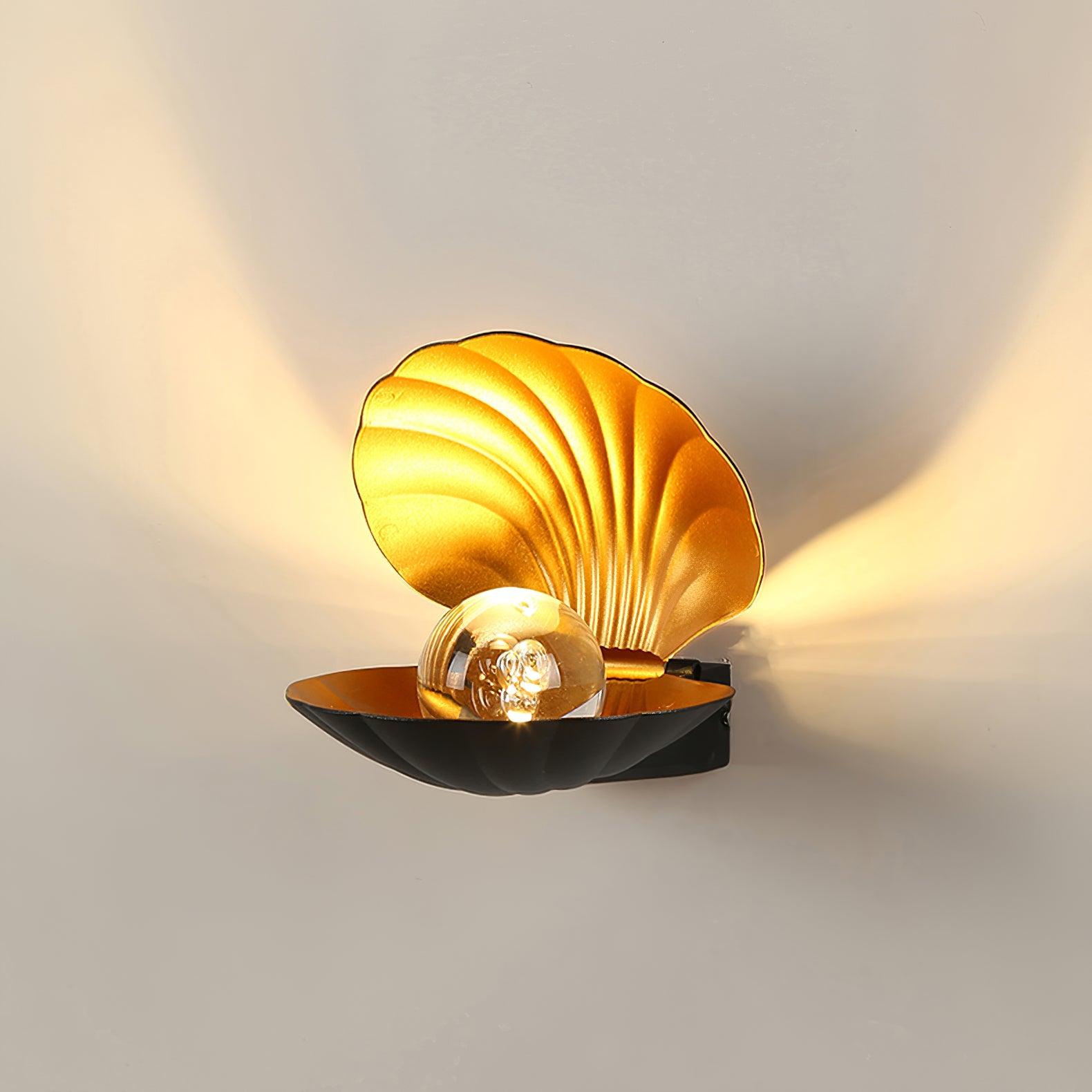 Lumieria Wall Lamp Pearl Clam