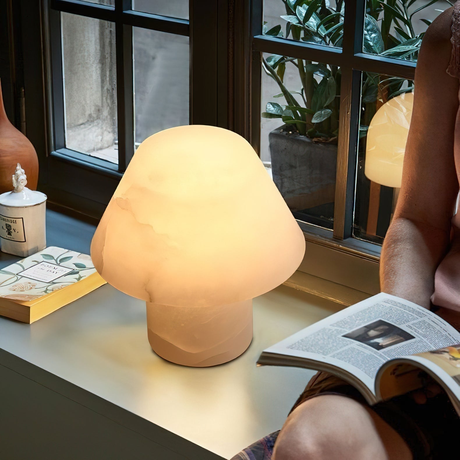 Alamir Table Lamp