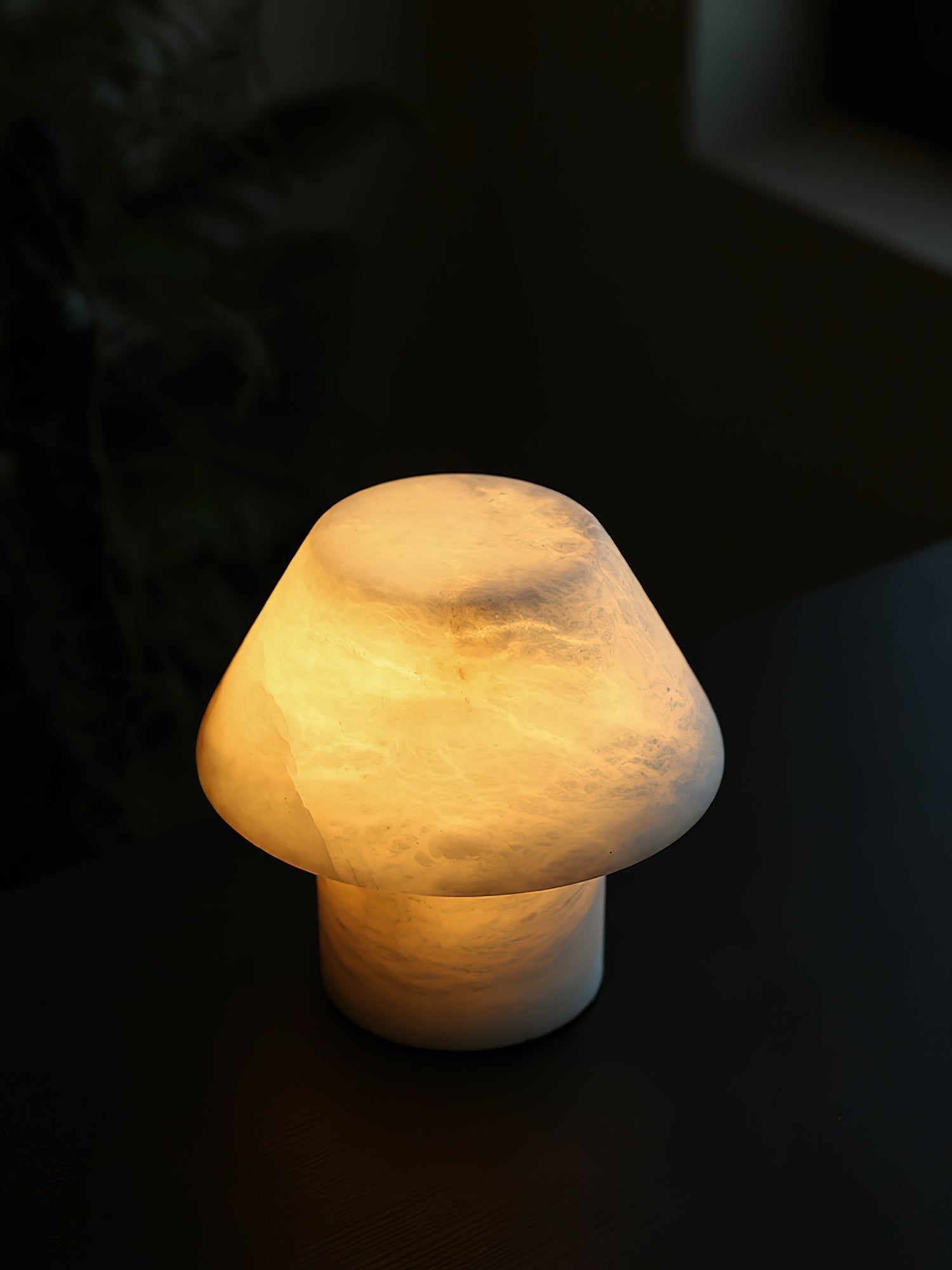 Alamir Table Lamp