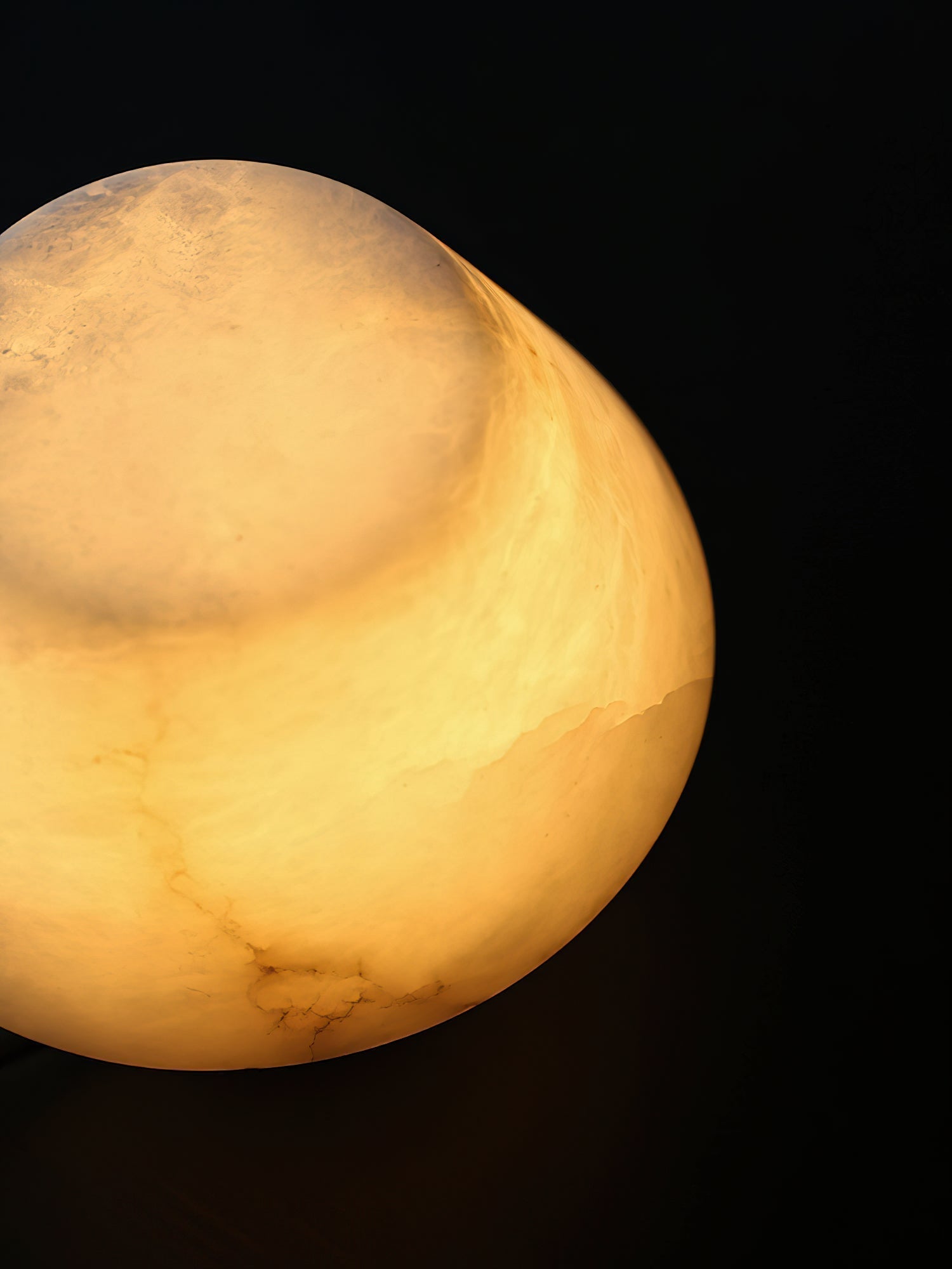 Alamir Table Lamp