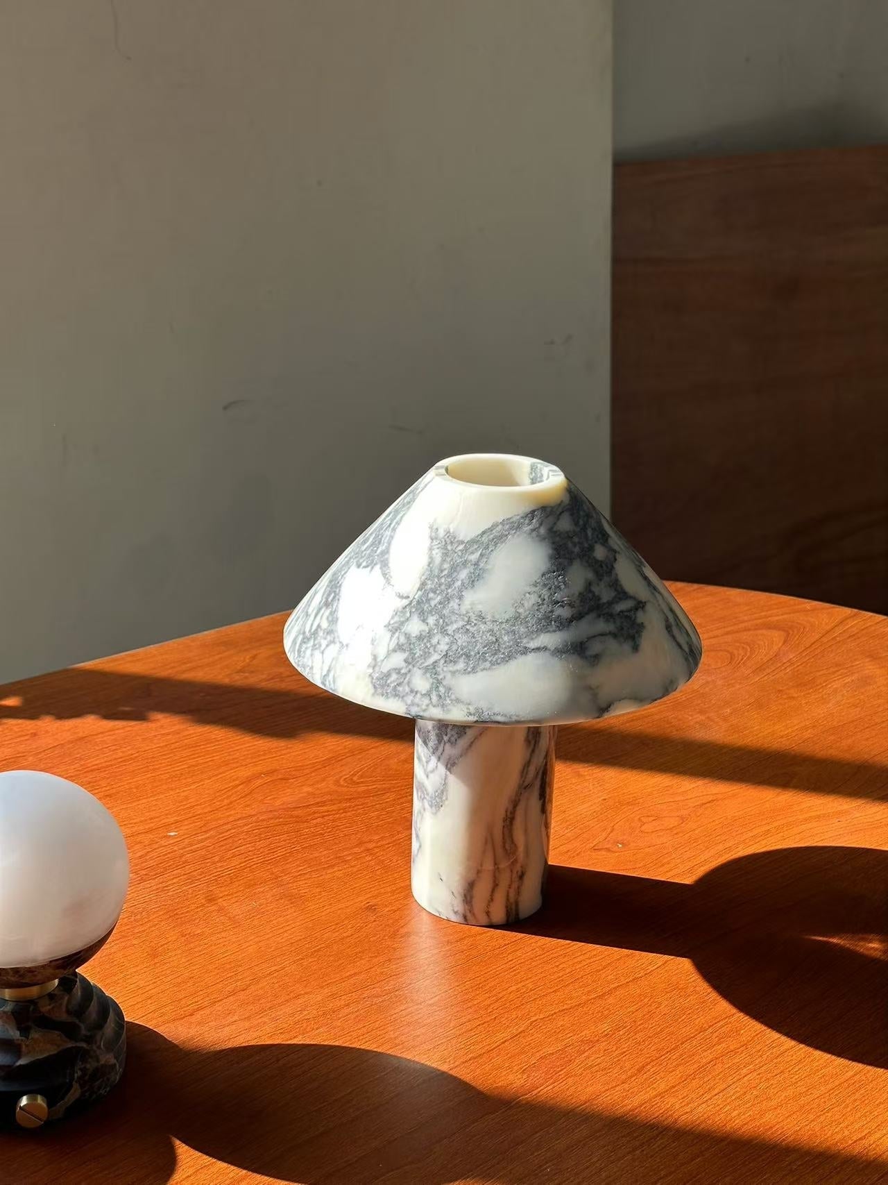 Veinir Table Lamp
