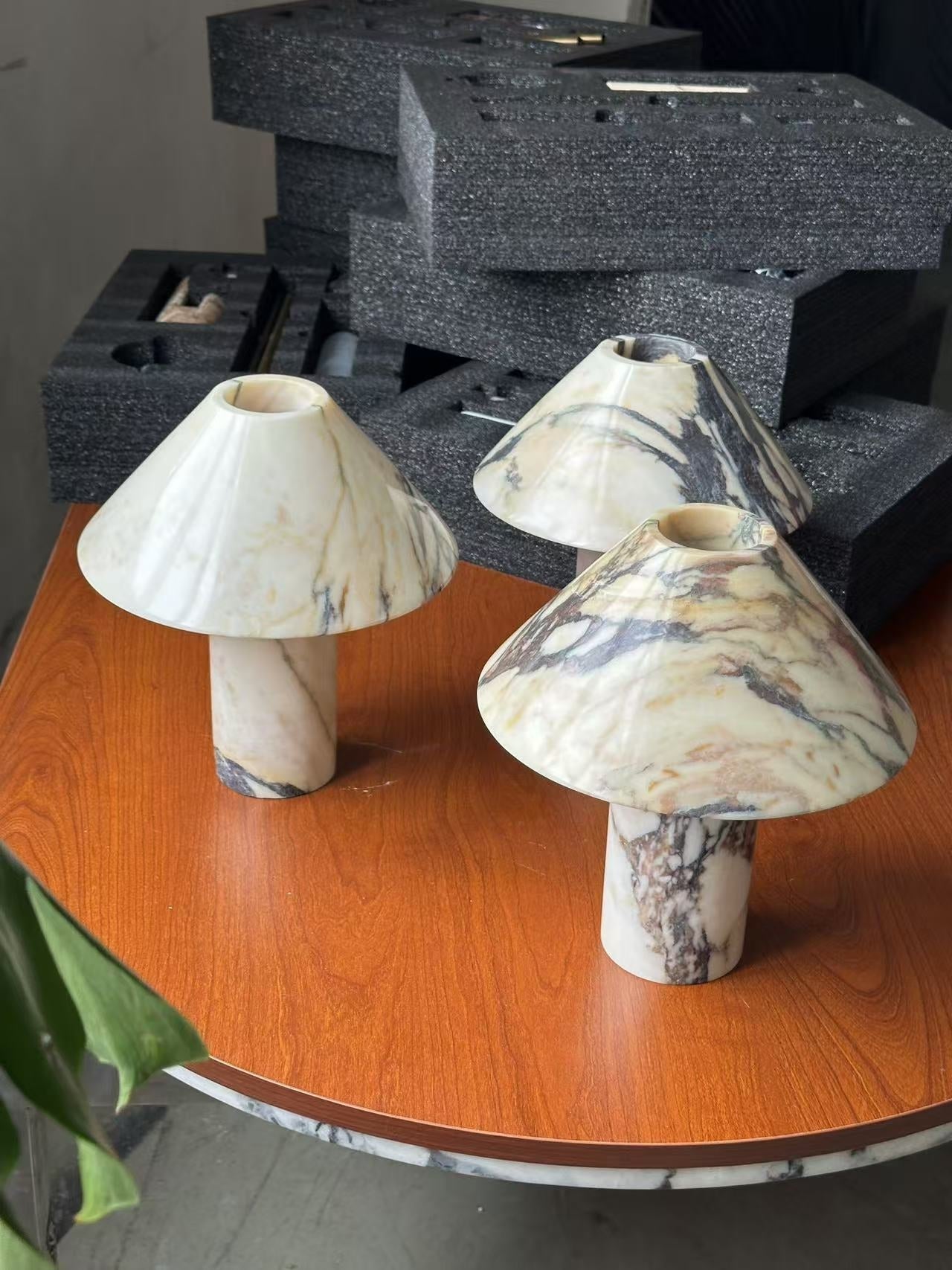 Veinir Table Lamp