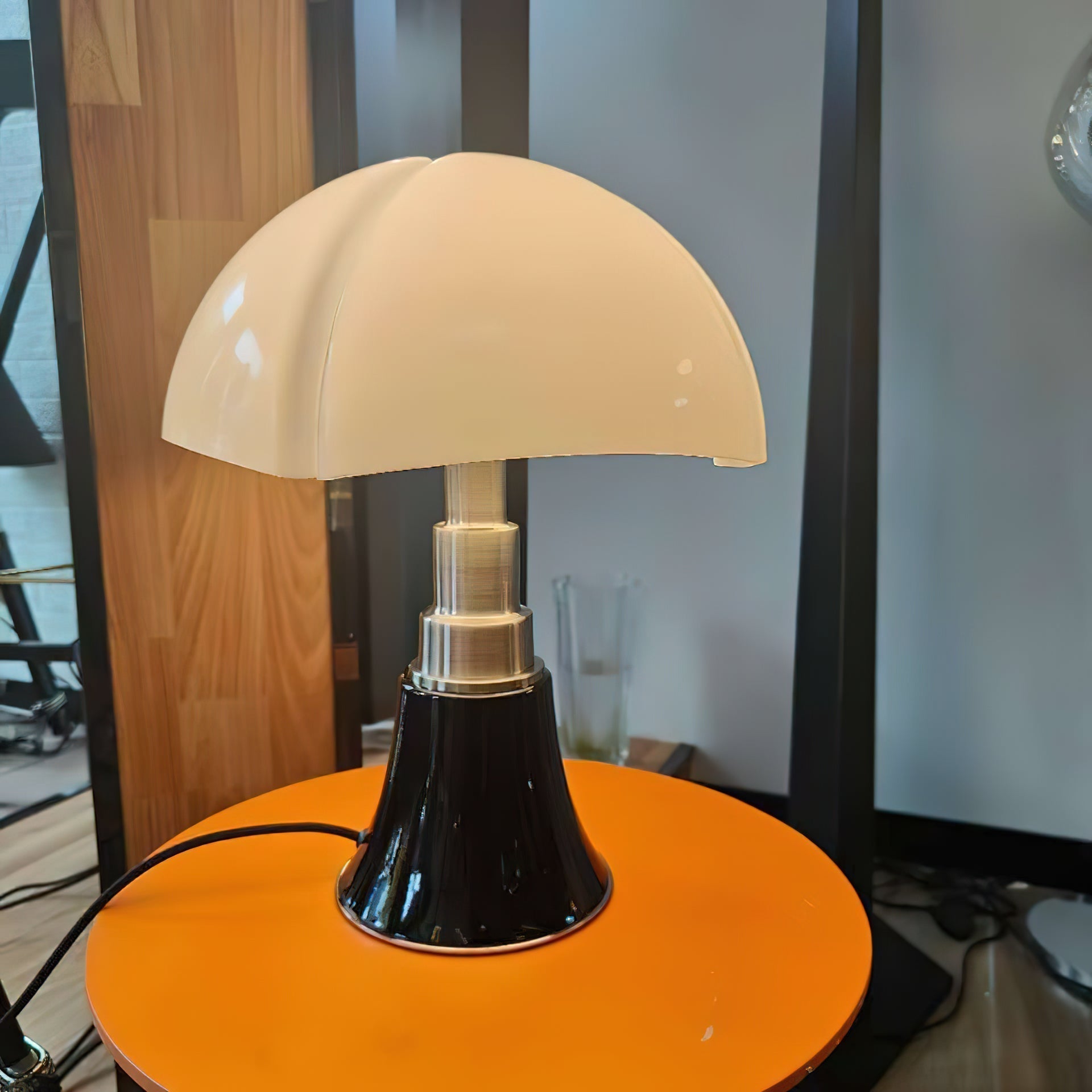 Flaria Table Lamp