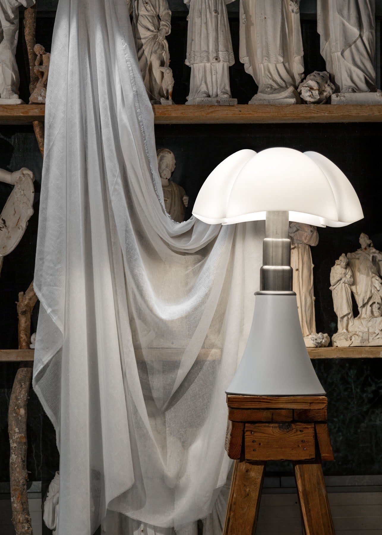 Flaria Table Lamp