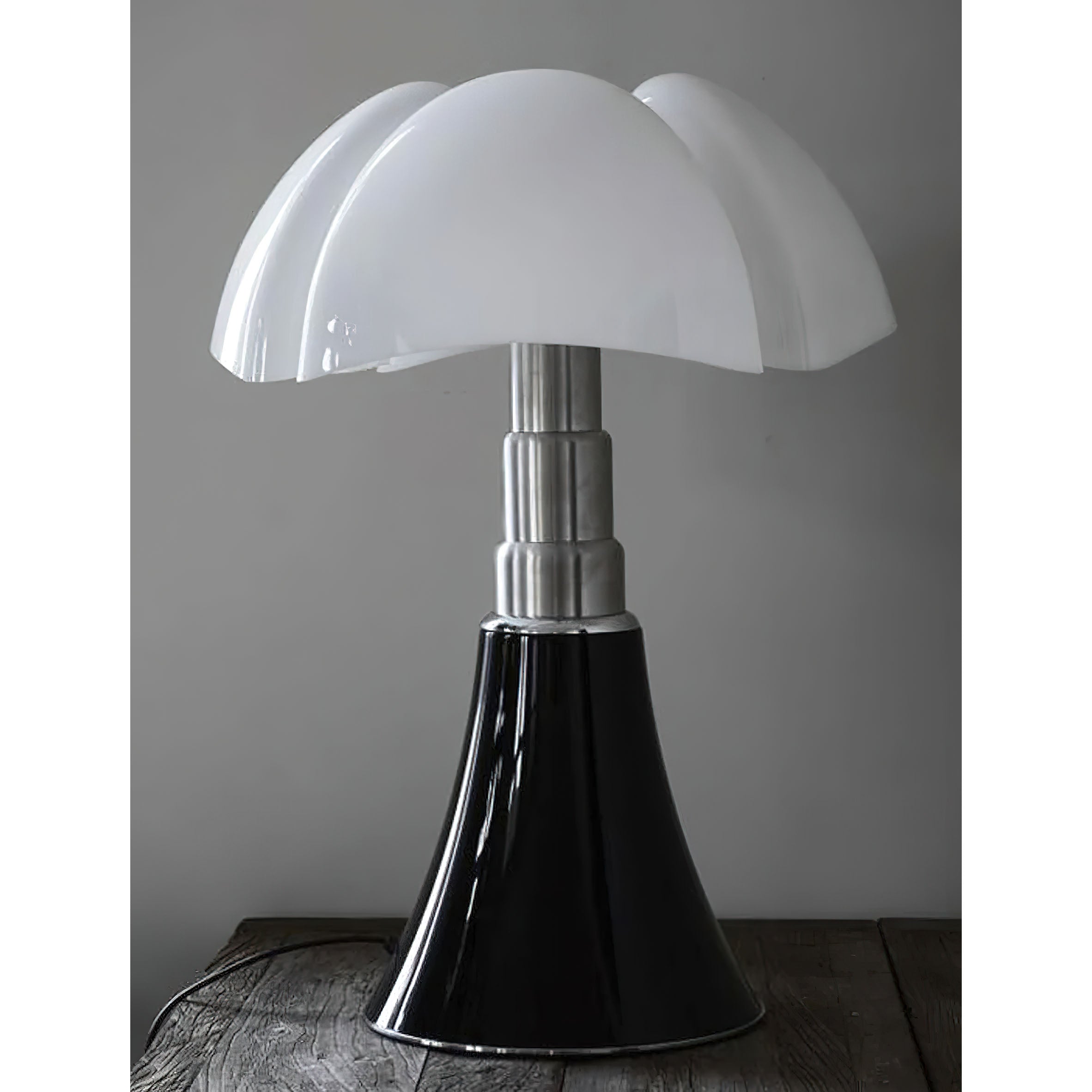 Flaria Table Lamp