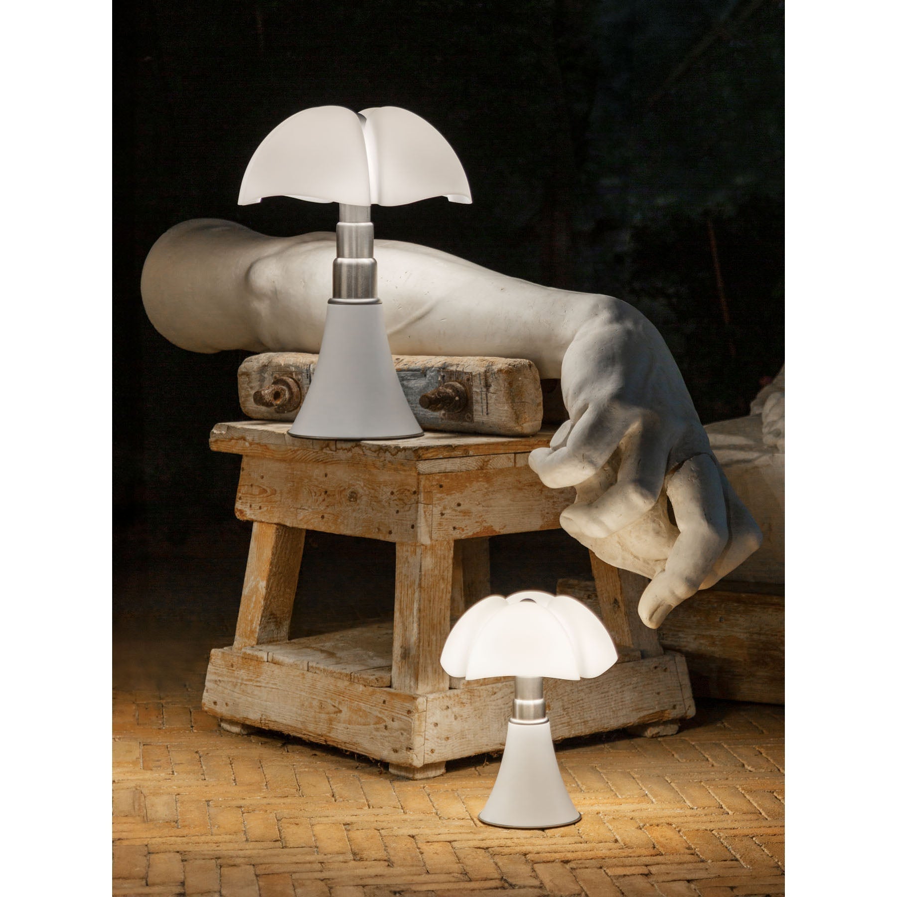 Flaria Table Lamp
