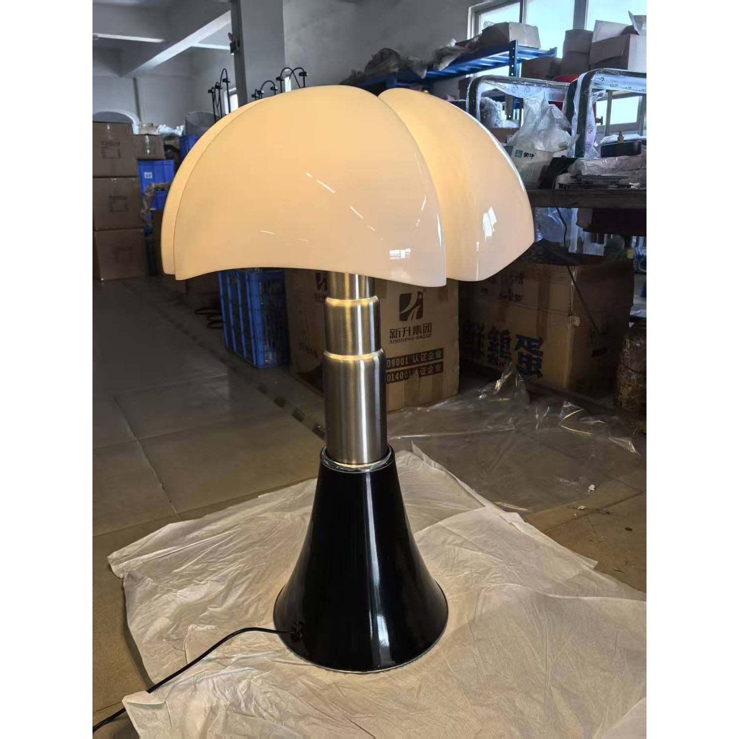 Flaria Table Lamp