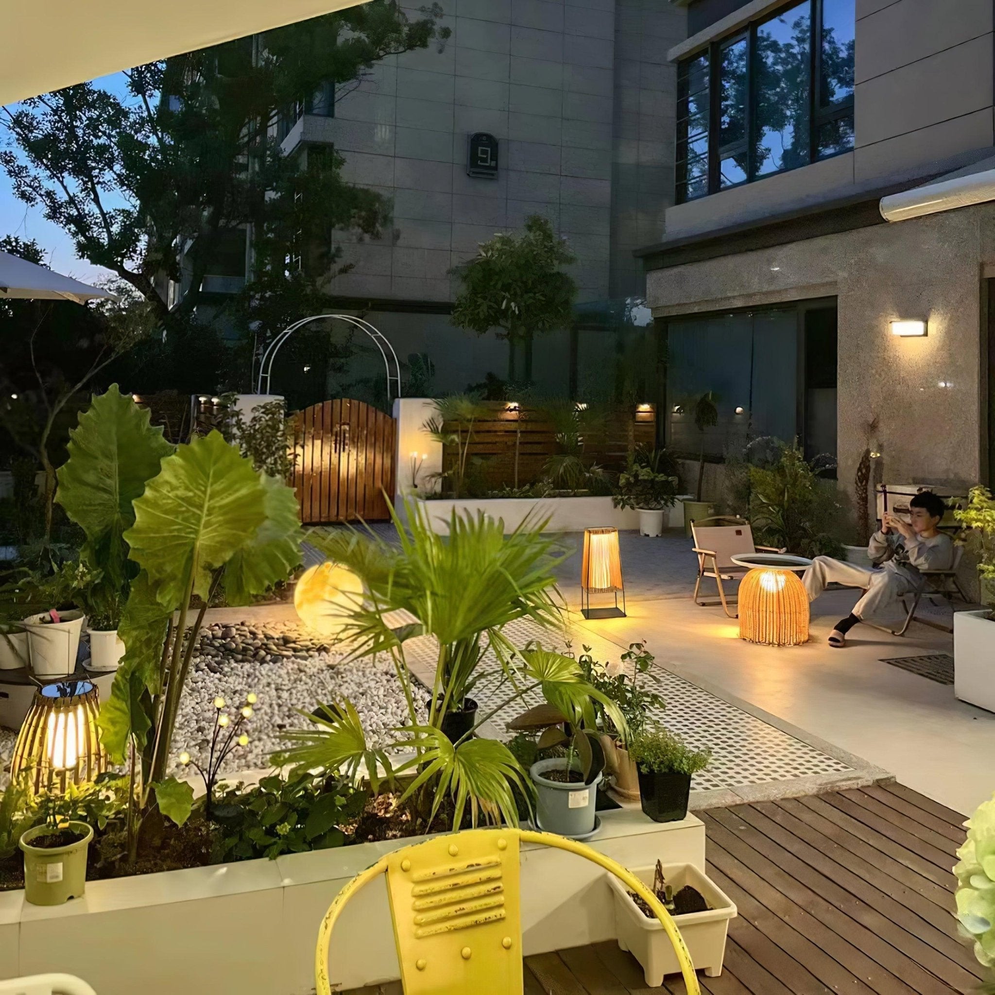 Aru Modern Outdoor Light