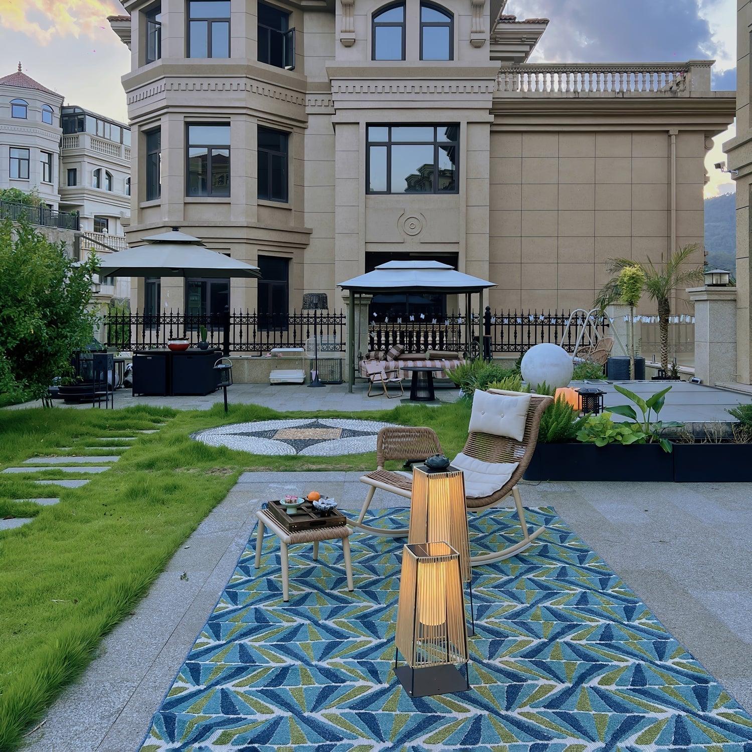 Aru Modern Outdoor Light