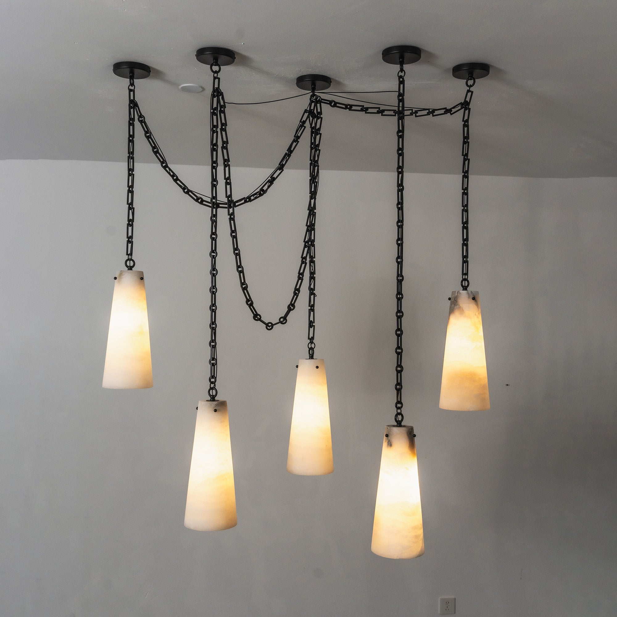 Avenaiel Chandelier