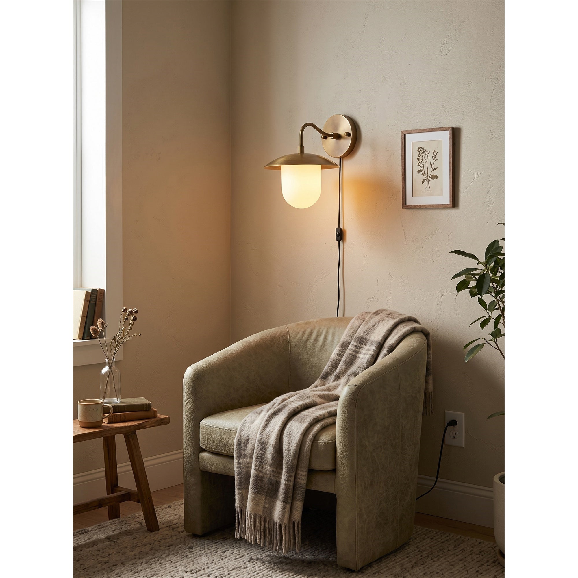 Aveniette Petite Plug-in Wall Sconce