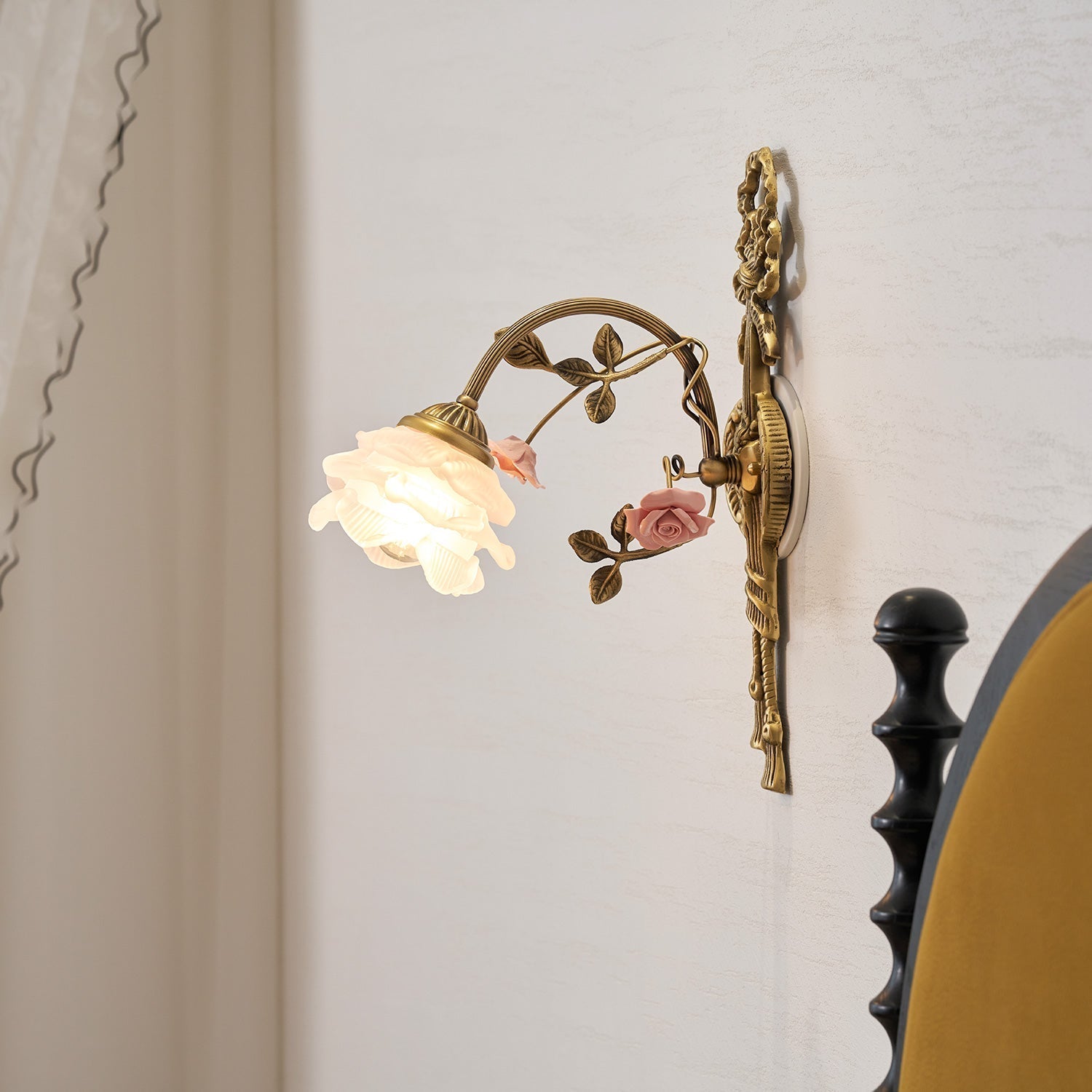 Valmora Wall Lamp