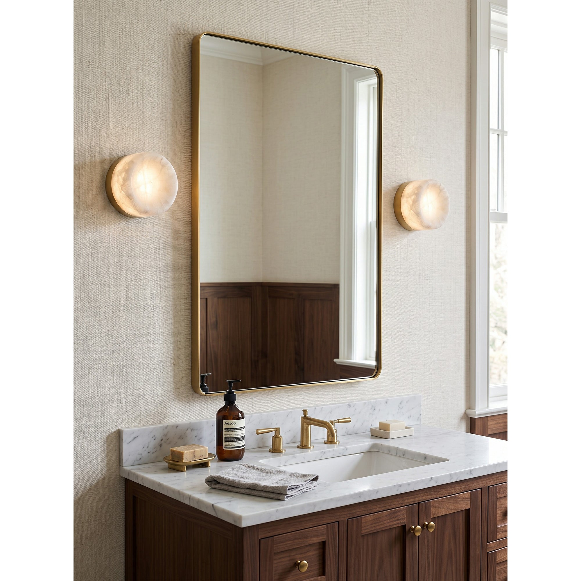 Viraivaine Wall Light