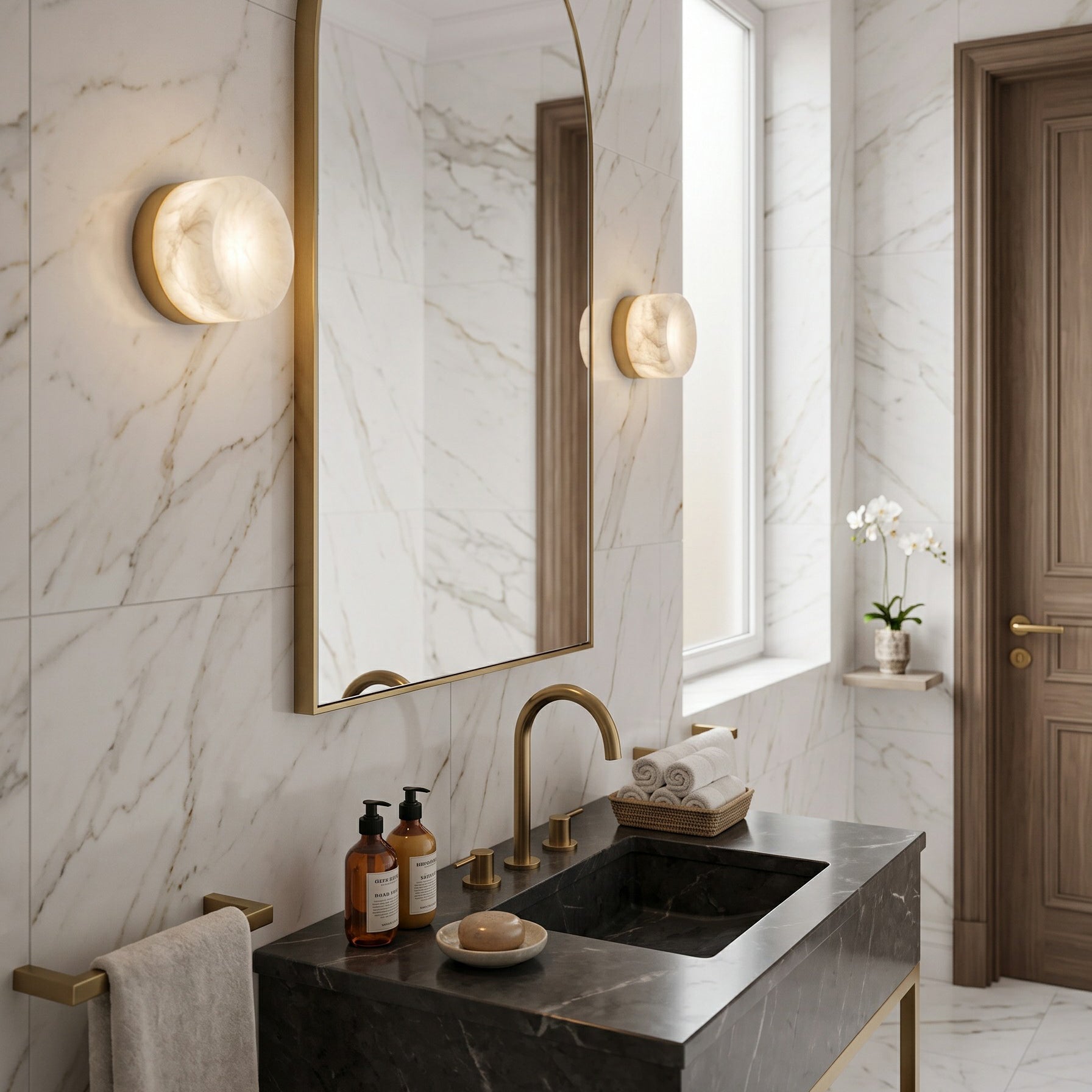 Viraivaine Wall Light