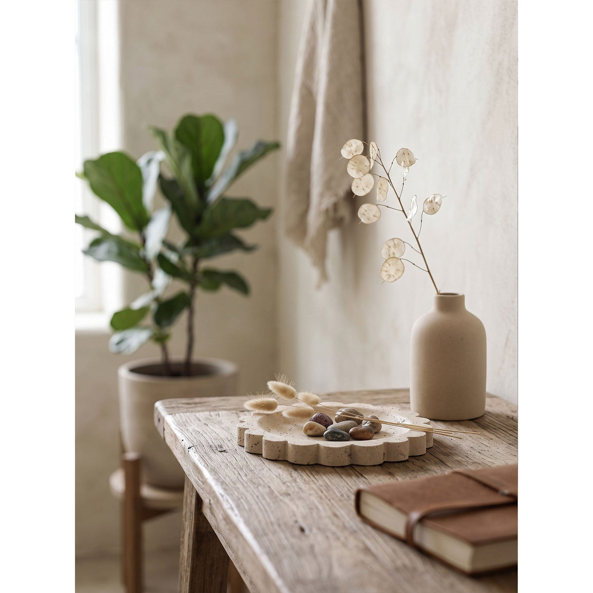 Wexhurst Scalloped Stone Tray