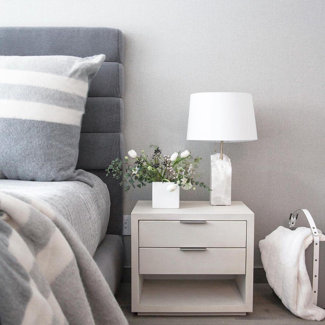 Gaveth Minimalist Alabaster Table Lamp
