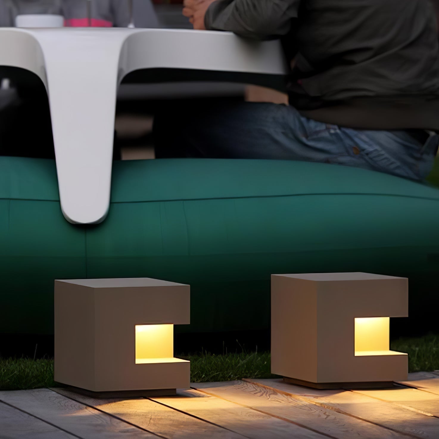Aki Modern Acrylic Outdoor Light