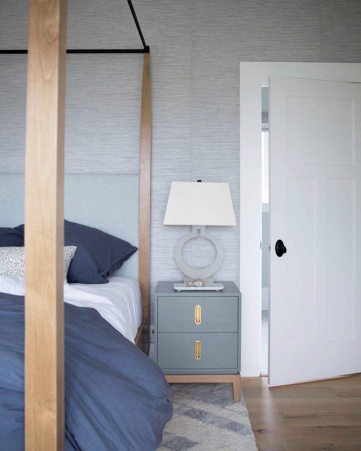 Vantor Fabric Minimalist Table Lamp