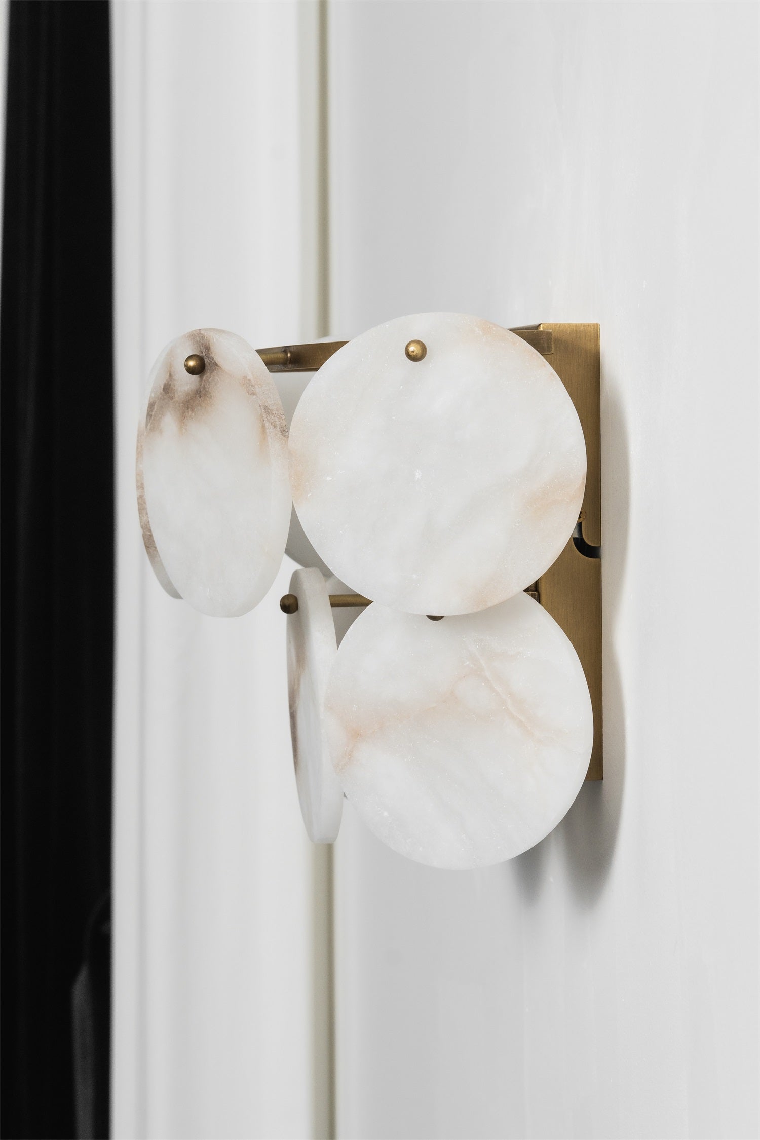 Nivivaya Alabaster Wall Lamp