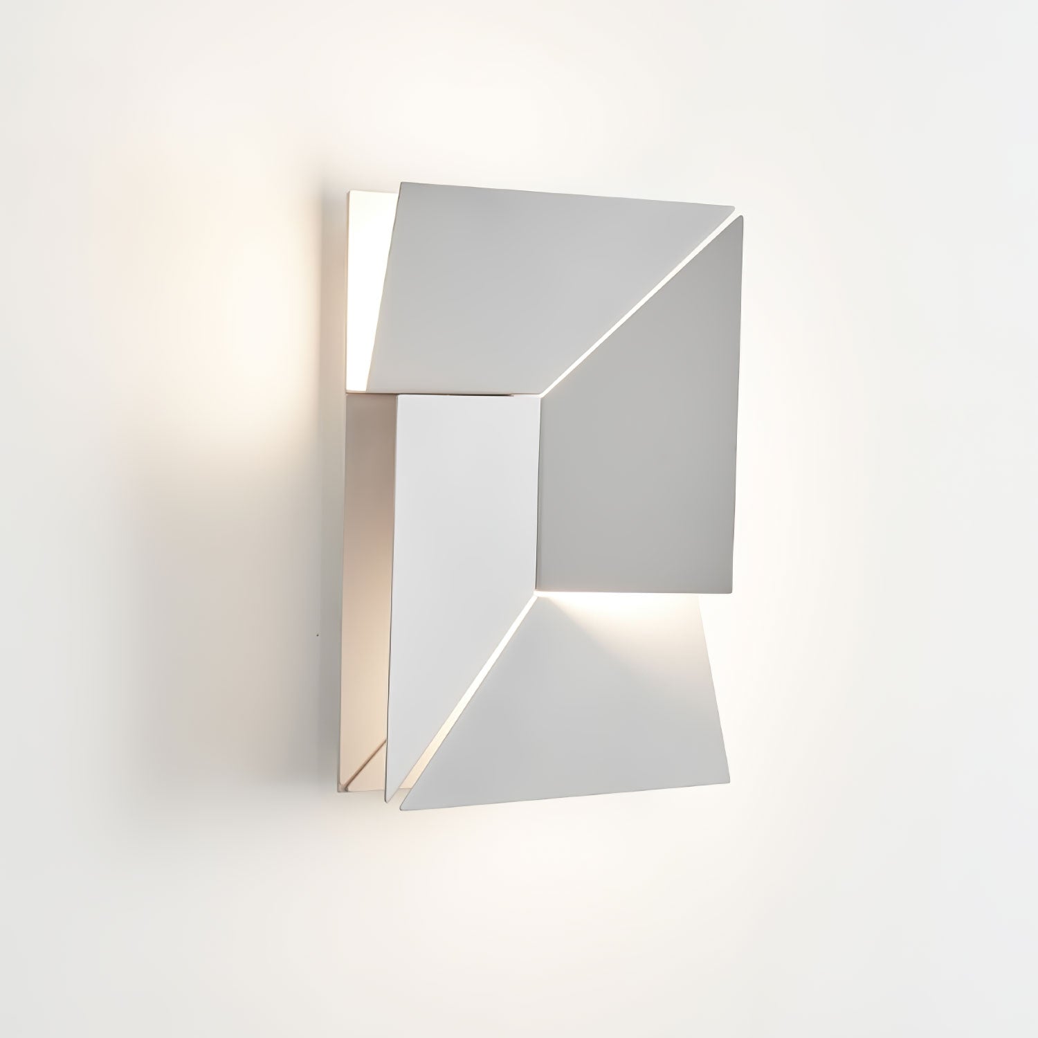 Arthaen Shadows Grand Sconce Wall lamp