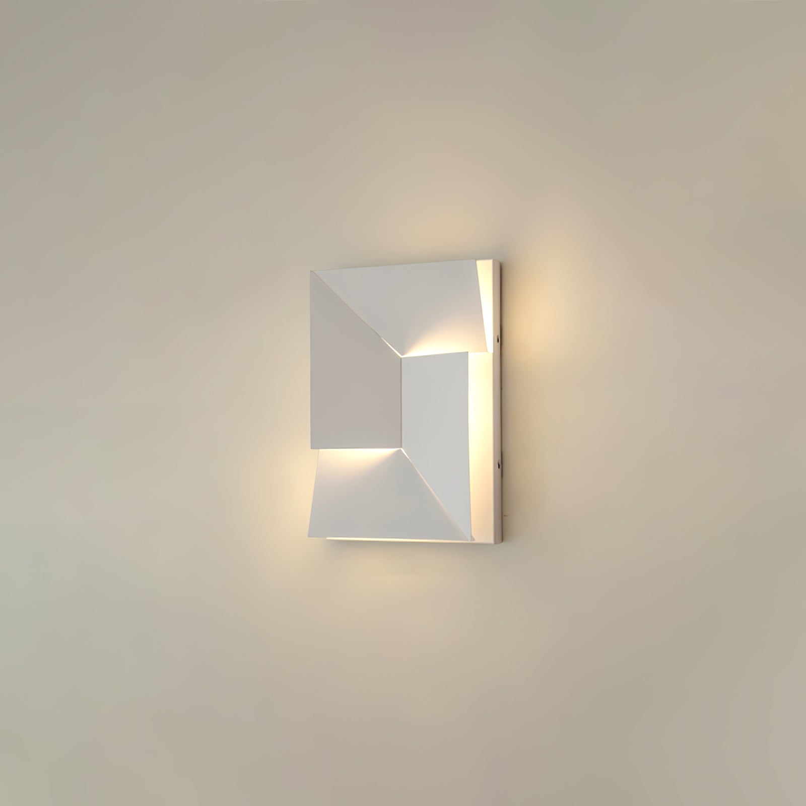 Wynor Shadows Grand Sconce Wall Lamp