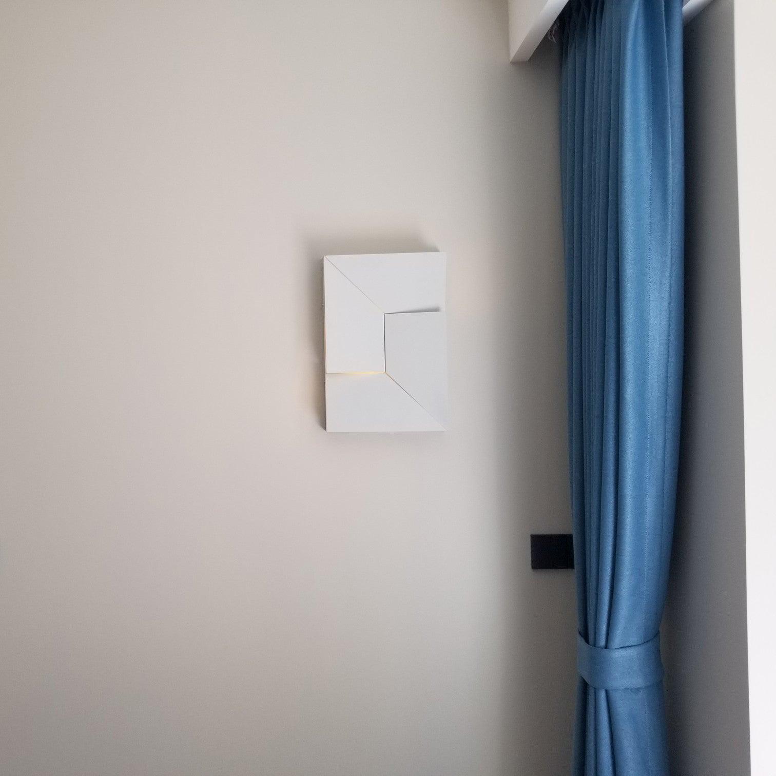 Arthaen Shadows Grand Sconce Wall lamp