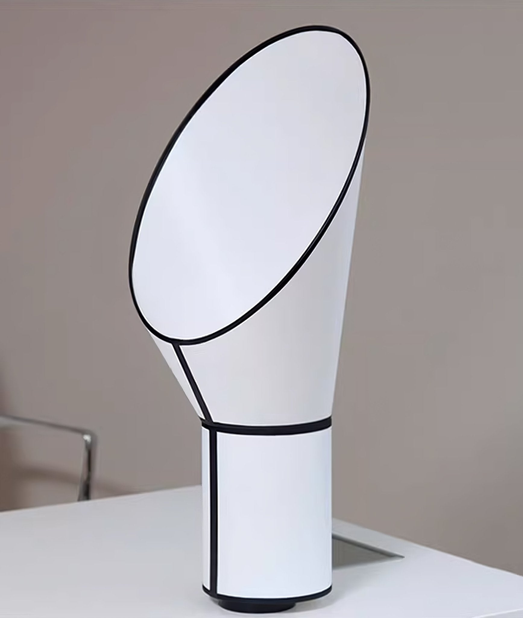 Celestrow Artful Outline Table Lamp