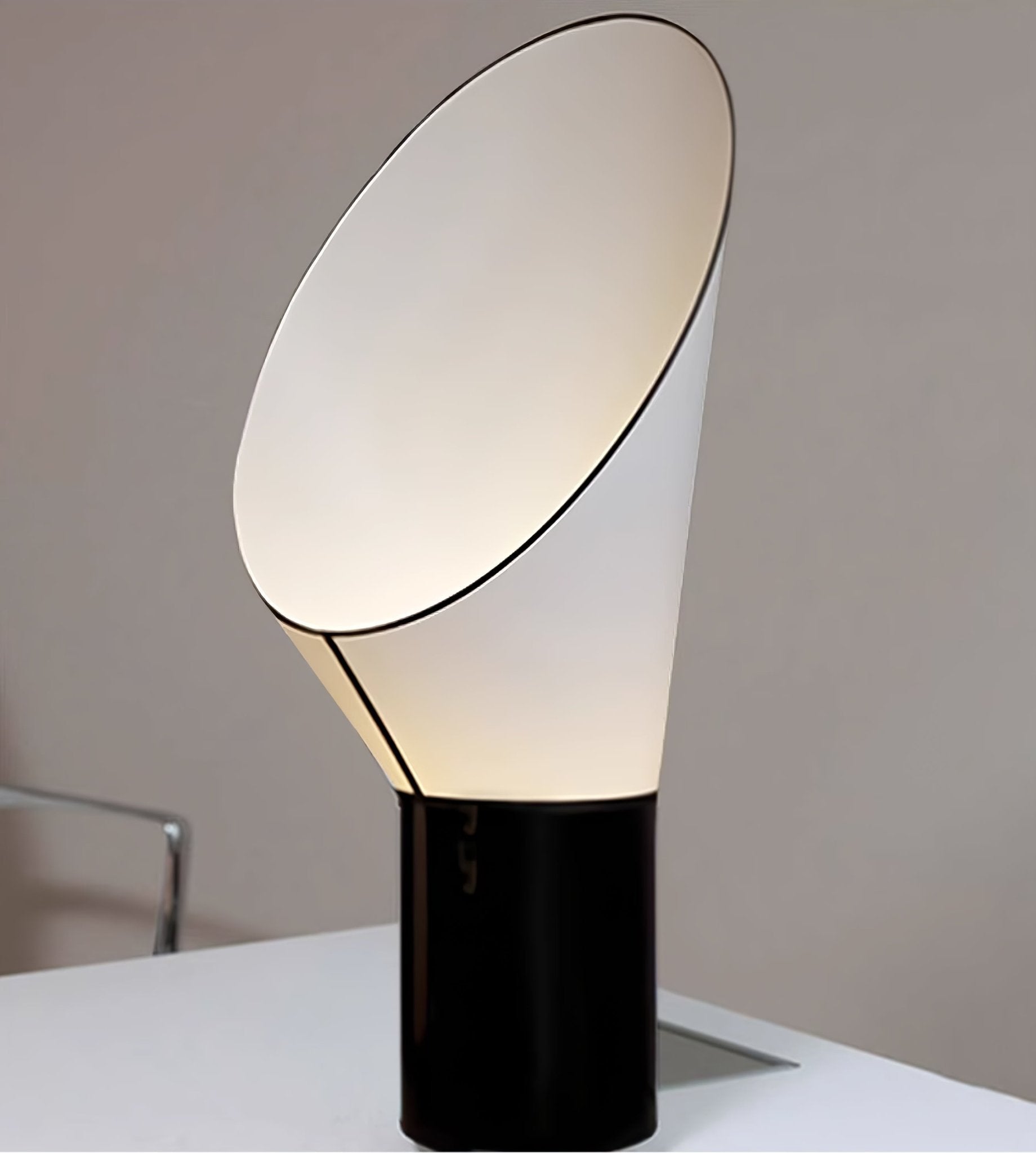 Celestrow Artful Outline Table Lamp