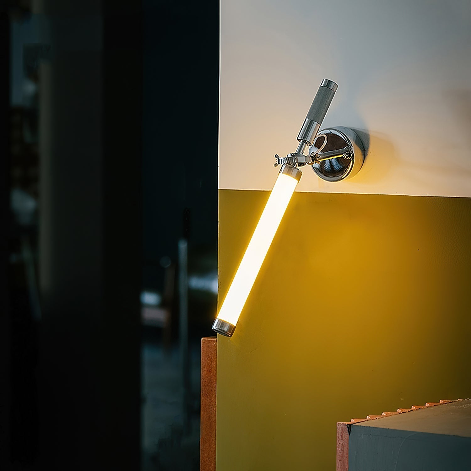 Velerelle Wall Lamp