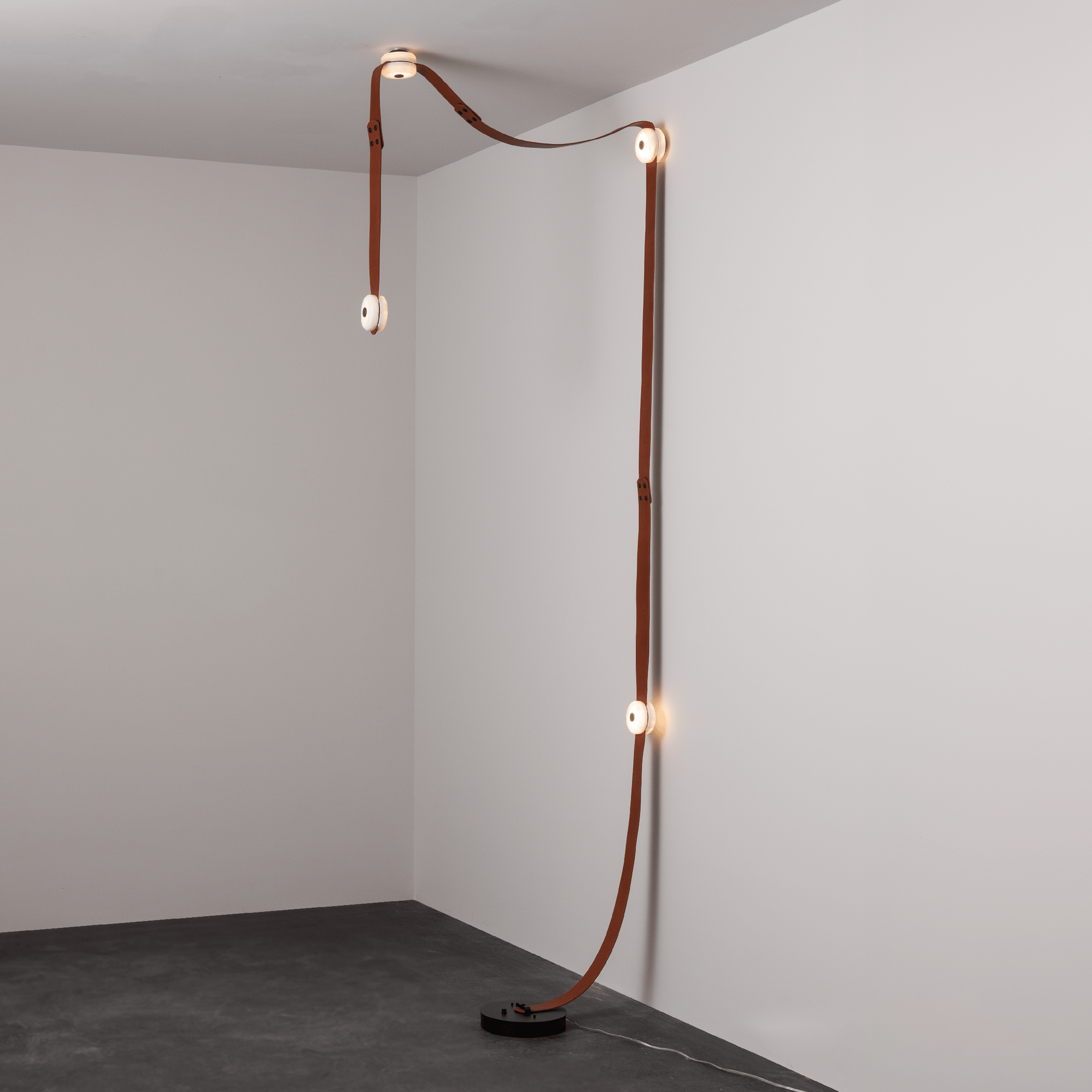 Seliine Floor-to-Ceiling Lamp