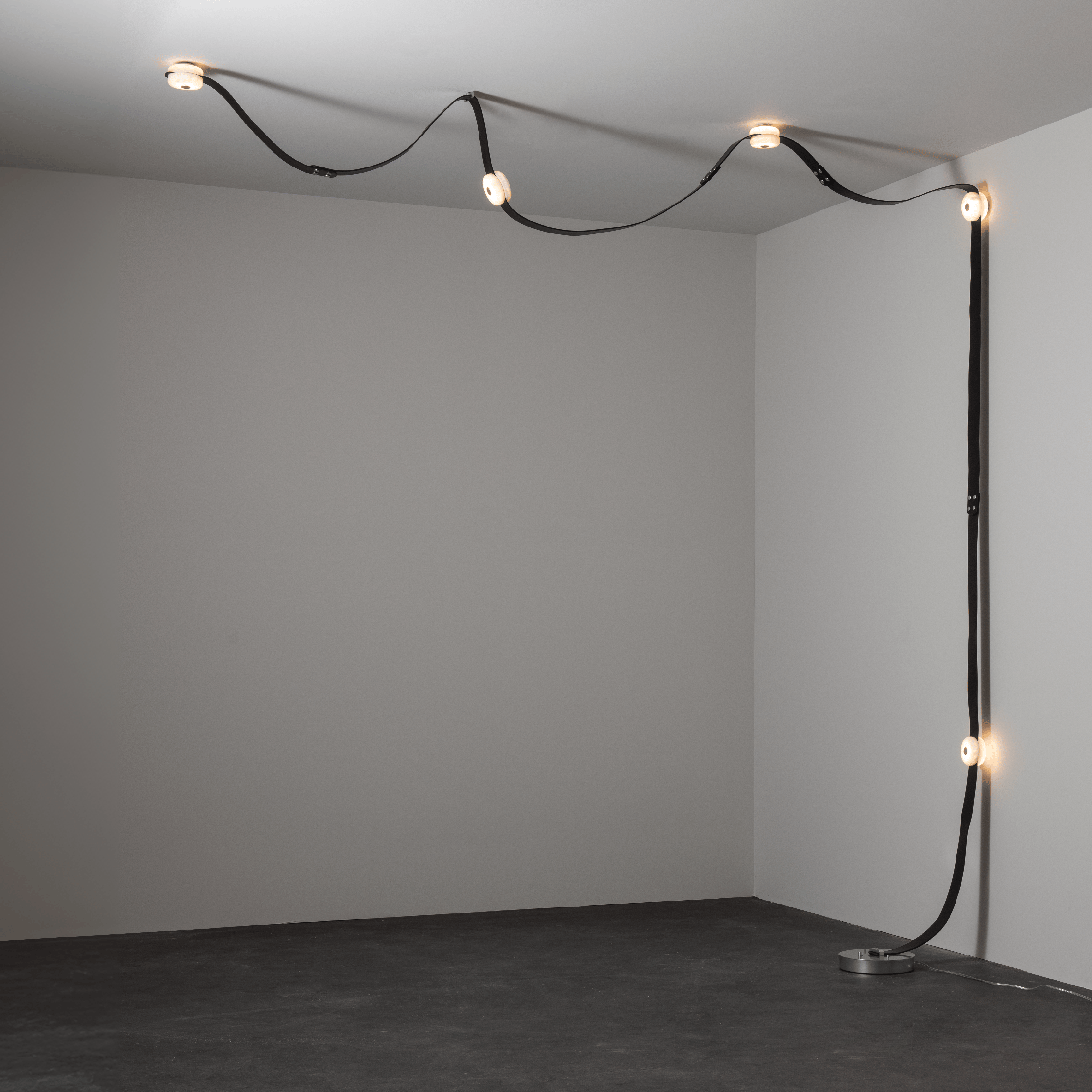 Seliine Floor-to-Ceiling Lamp