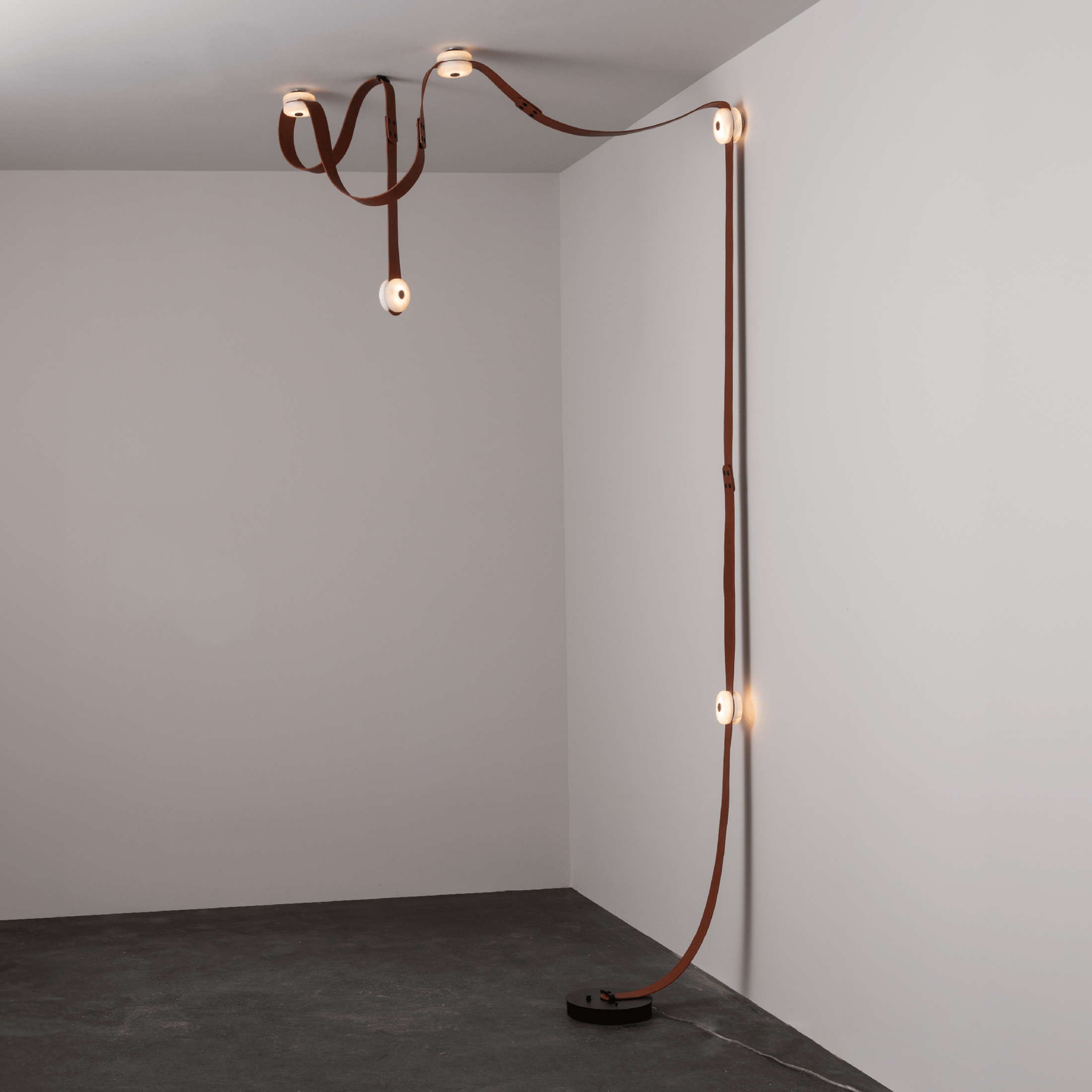 Seliine Floor-to-Ceiling Lamp