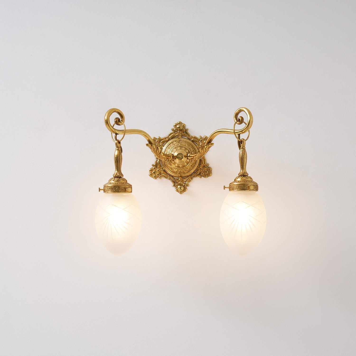 Varessa Classic Wall Lamp