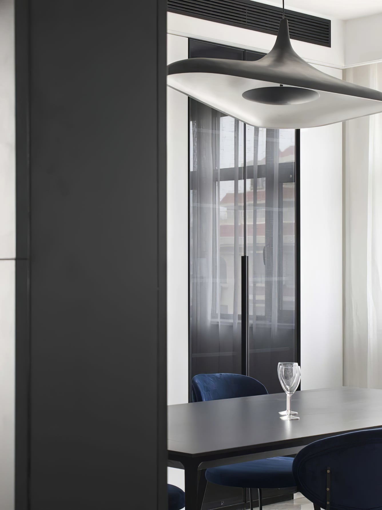 Noctis Soleil Noir Pendant Lamp
