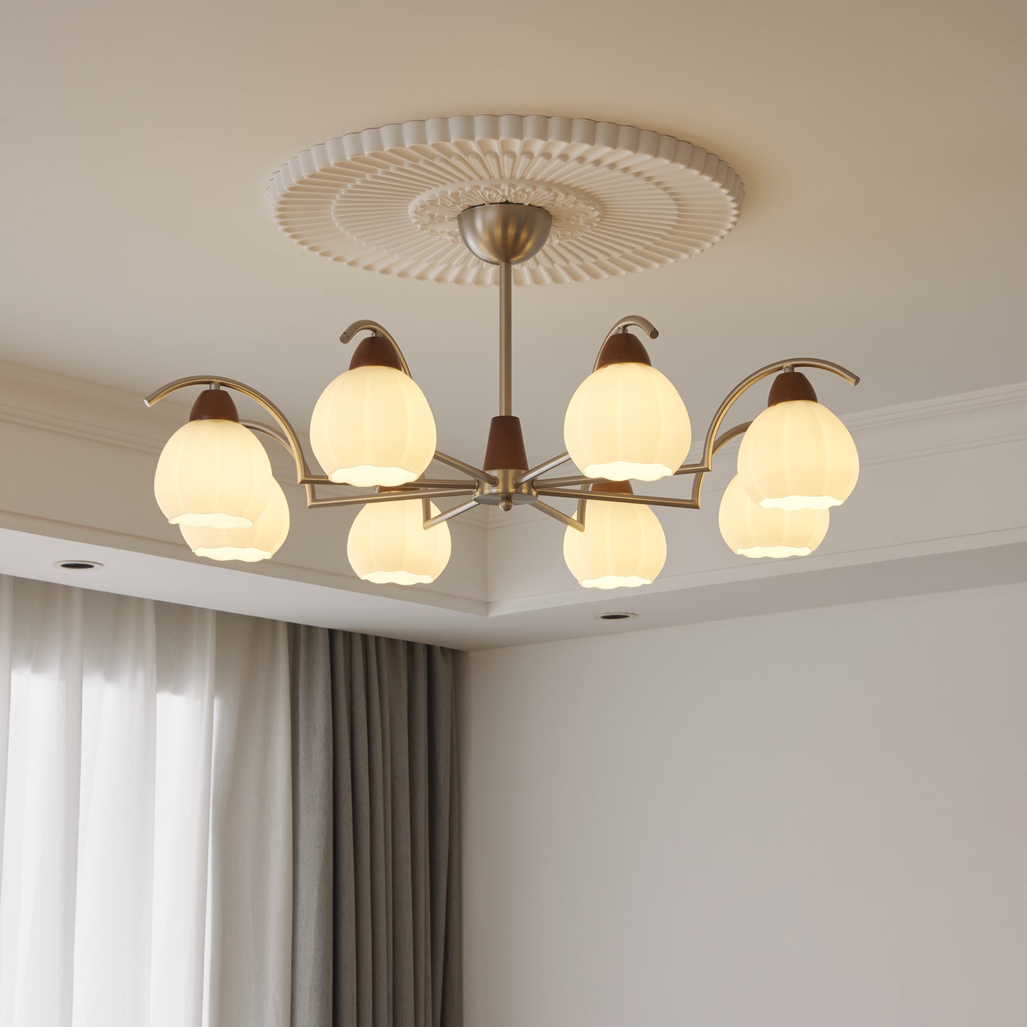 Ilaeiel Traditional Elegance Bloom Wood Glass Chandelier