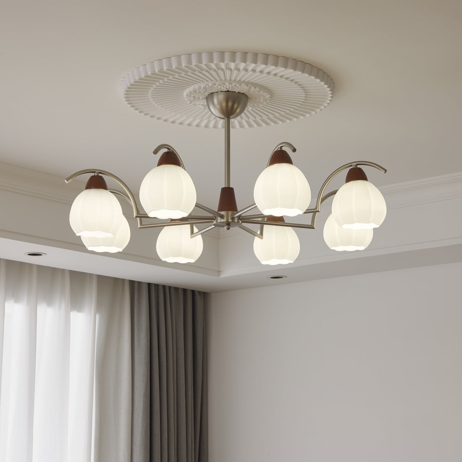 Ilaeiel Traditional Elegance Bloom Wood Glass Chandelier