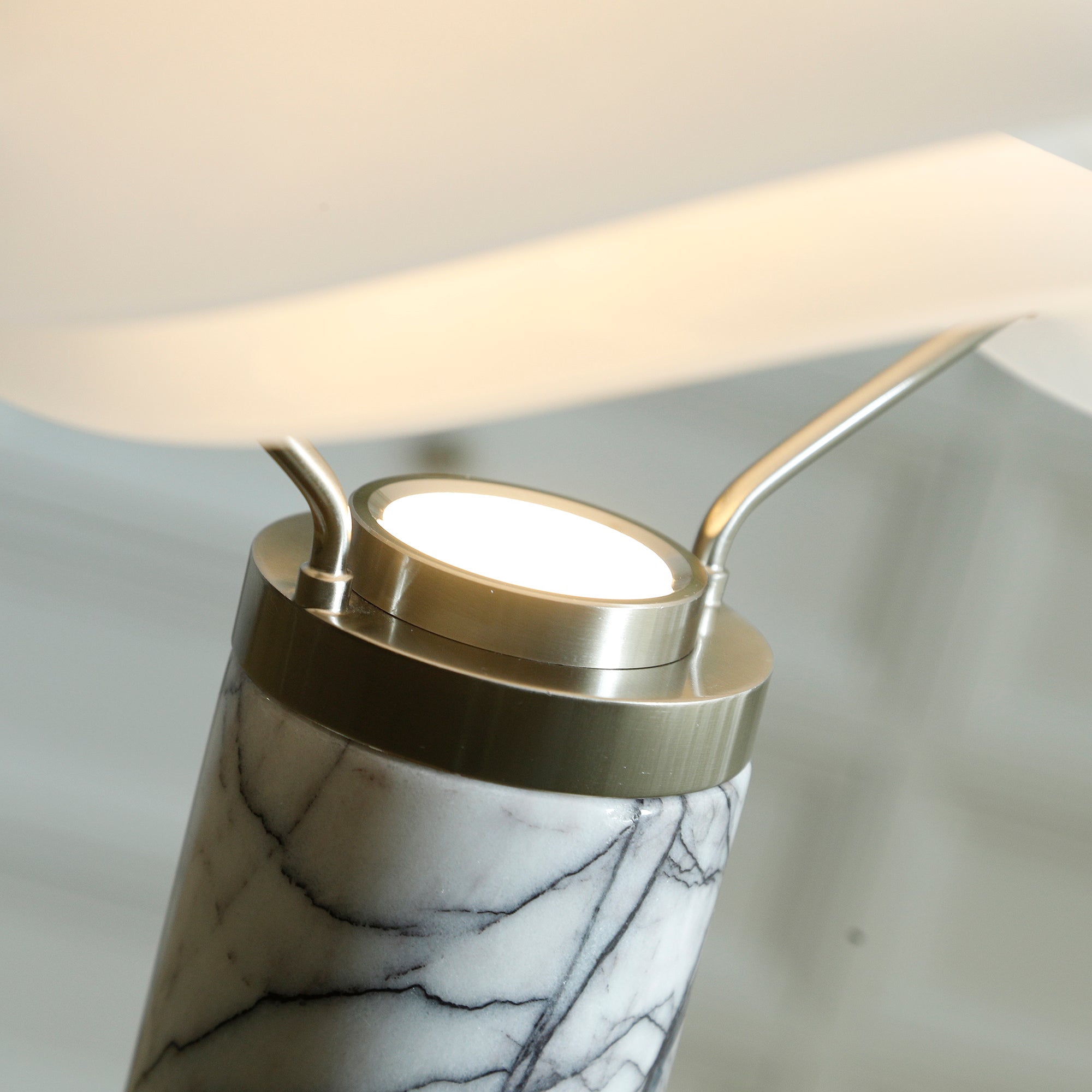 Lioraraine Table Lamp