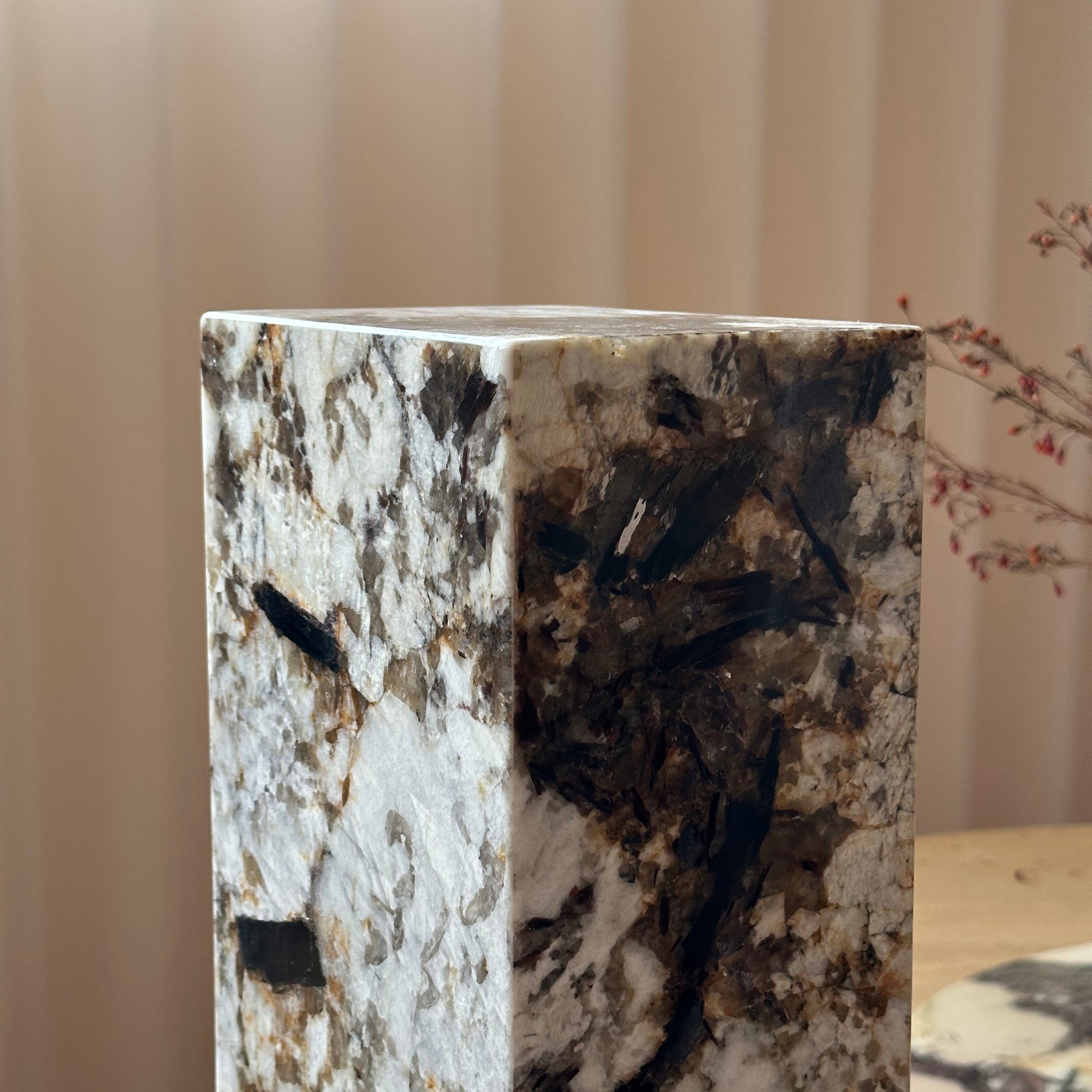 Orelorora Table Lamp