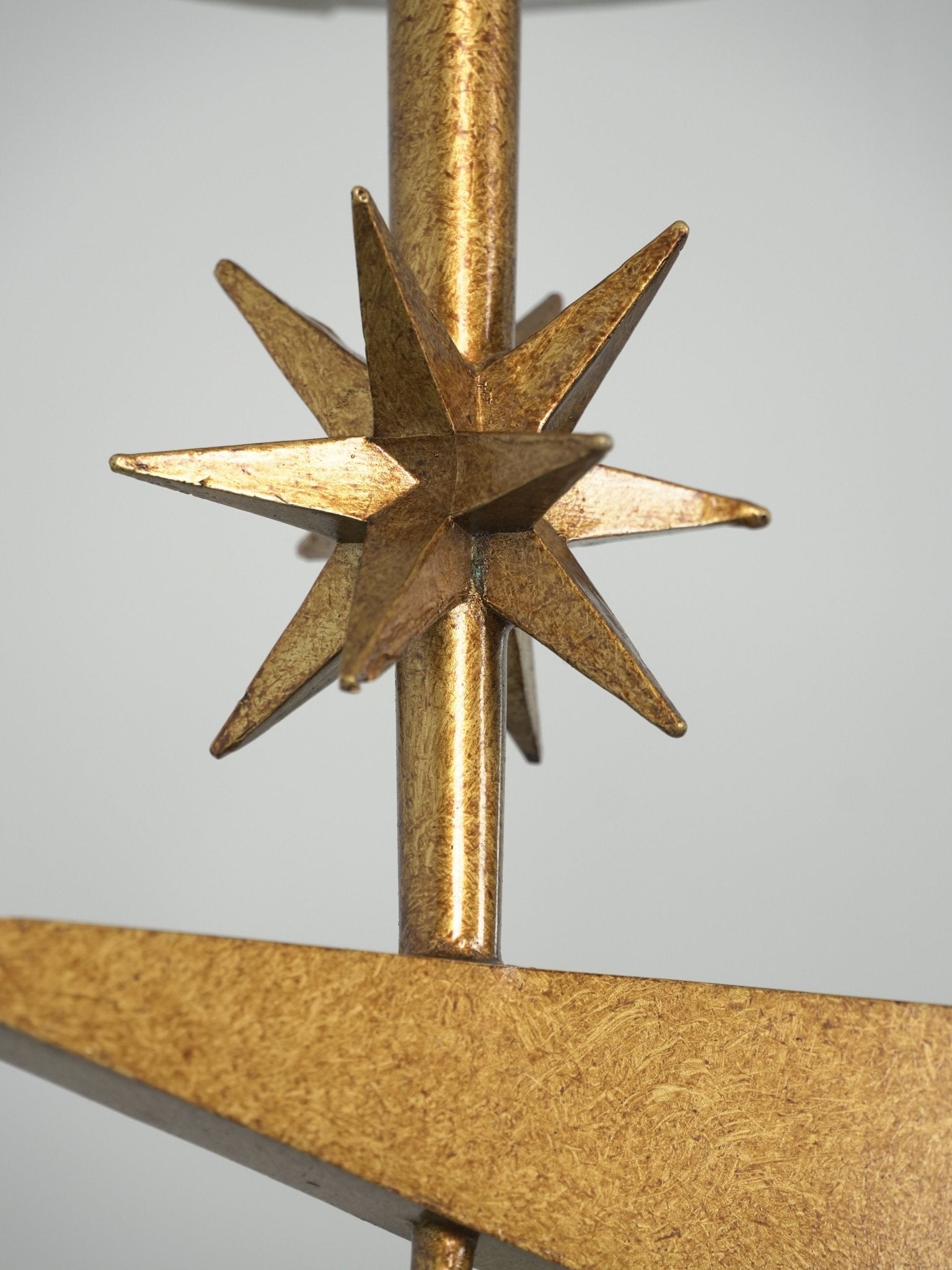 Lynve Brass Elegant Stellar Linear Chandelier