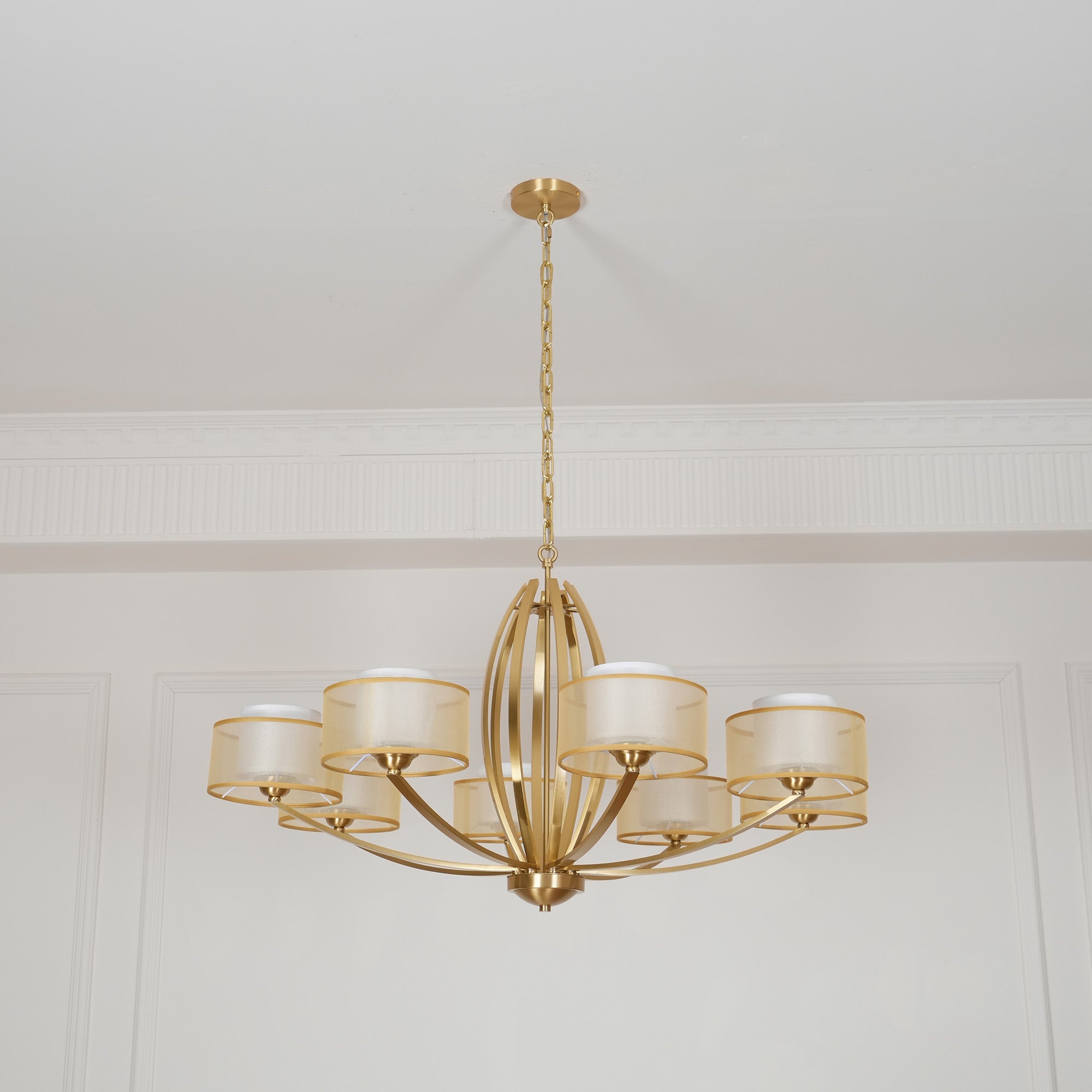Lyvelus Chandelier