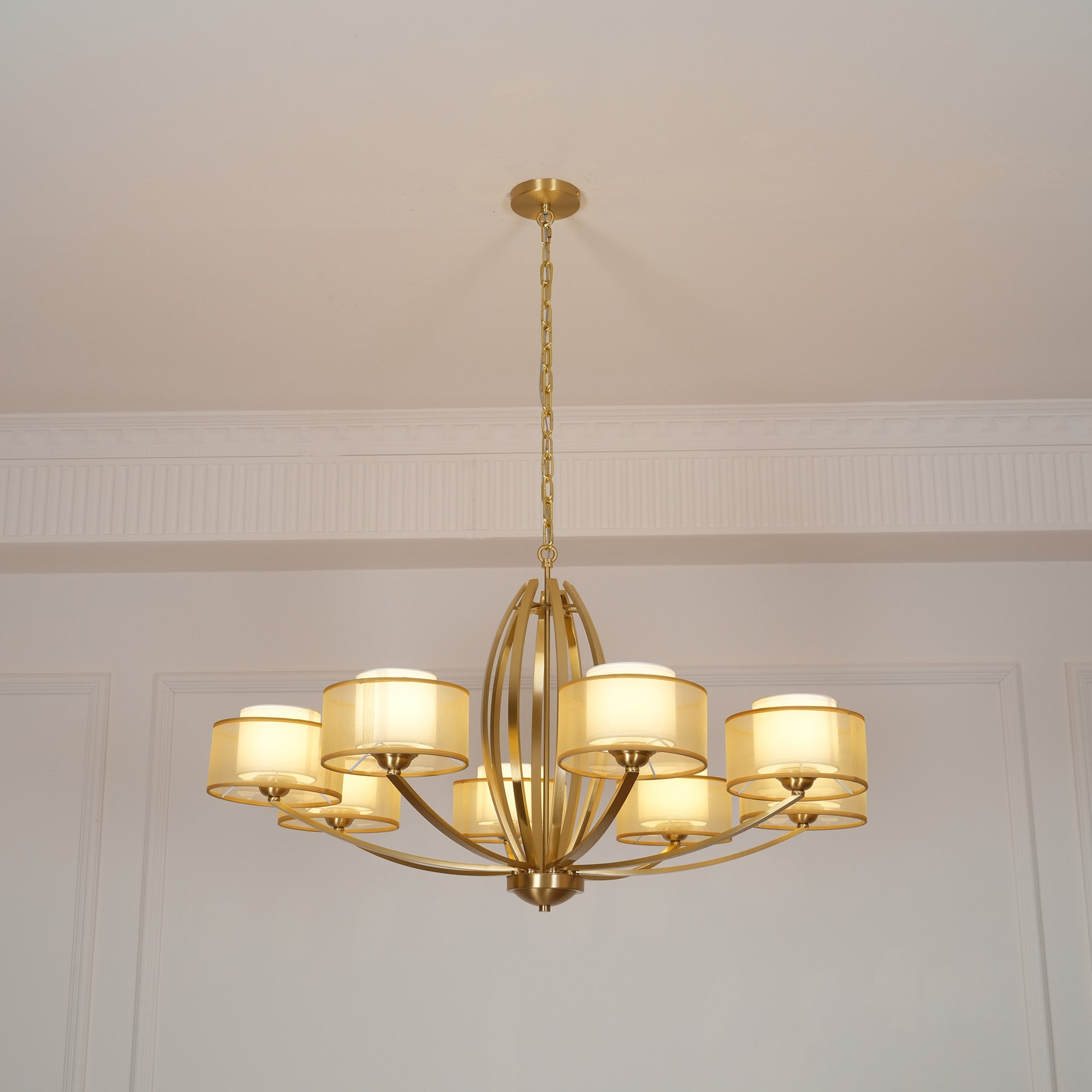 Lyvelus Chandelier