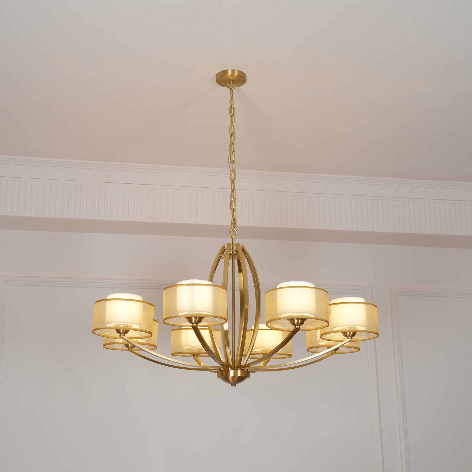 Lyvelus Chandelier