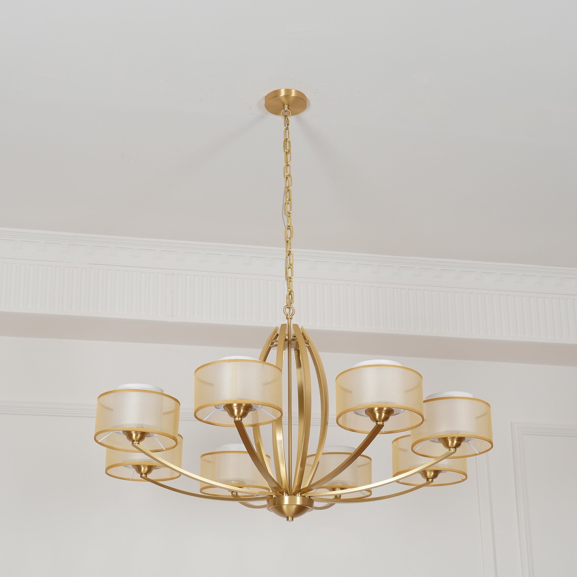 Lyvelus Chandelier