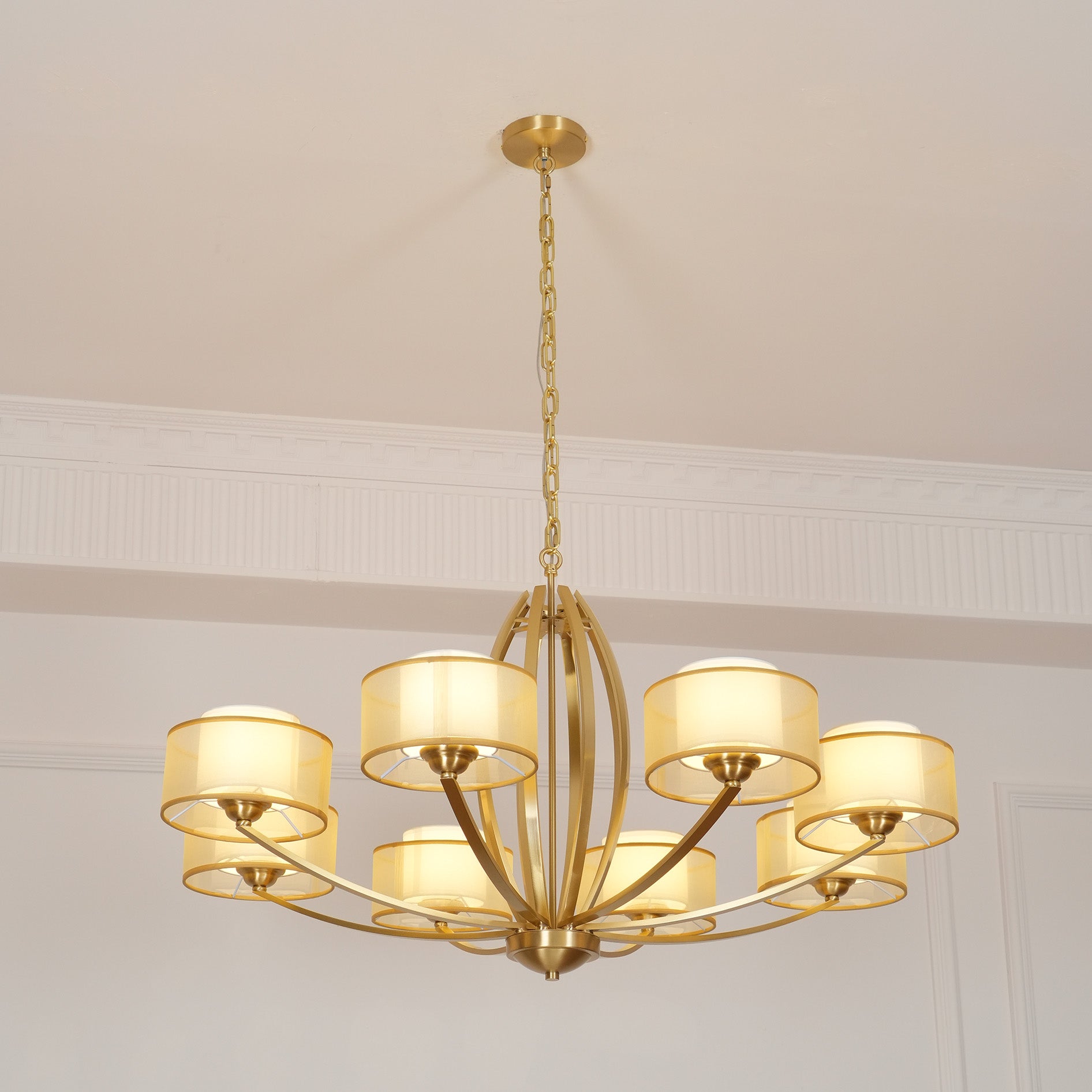 Lyvelus Chandelier